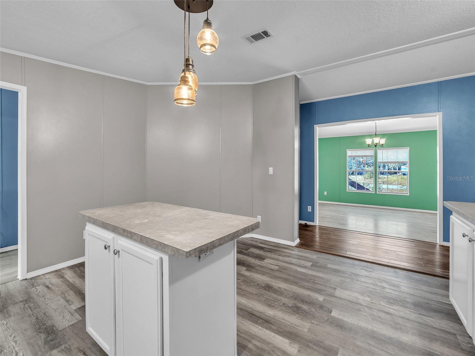 Image 17 of 44 For 12201 Glenhill Drive