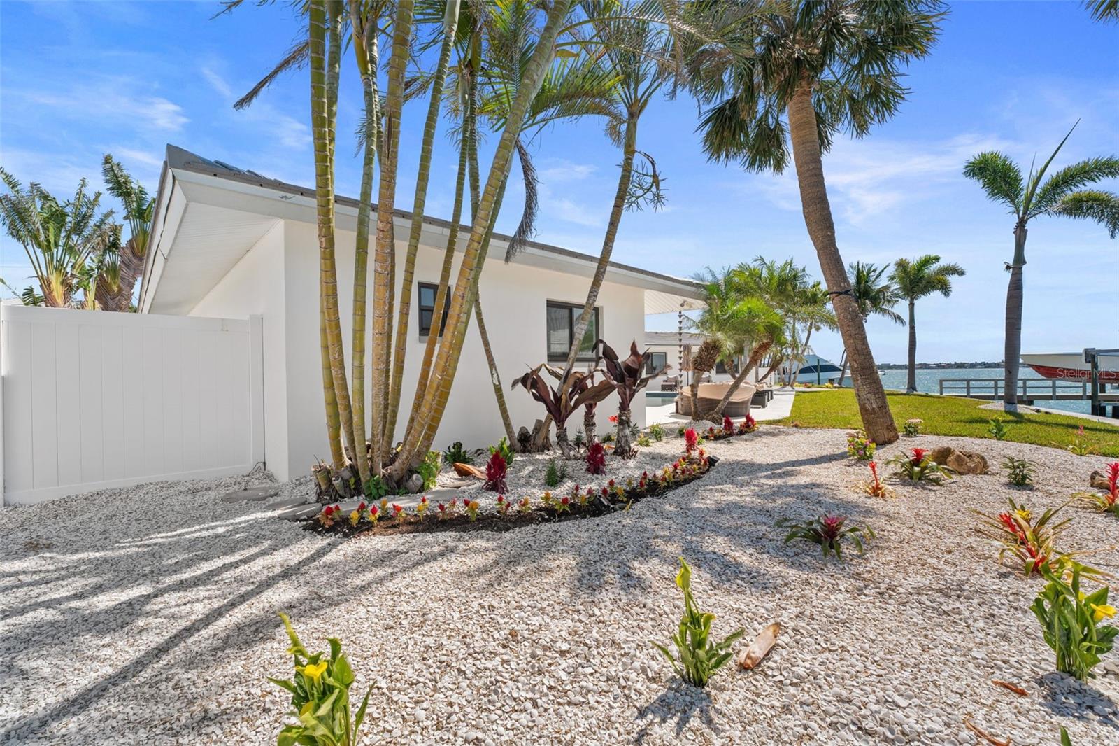 Listing photo id 15 for 11050 7th Street E