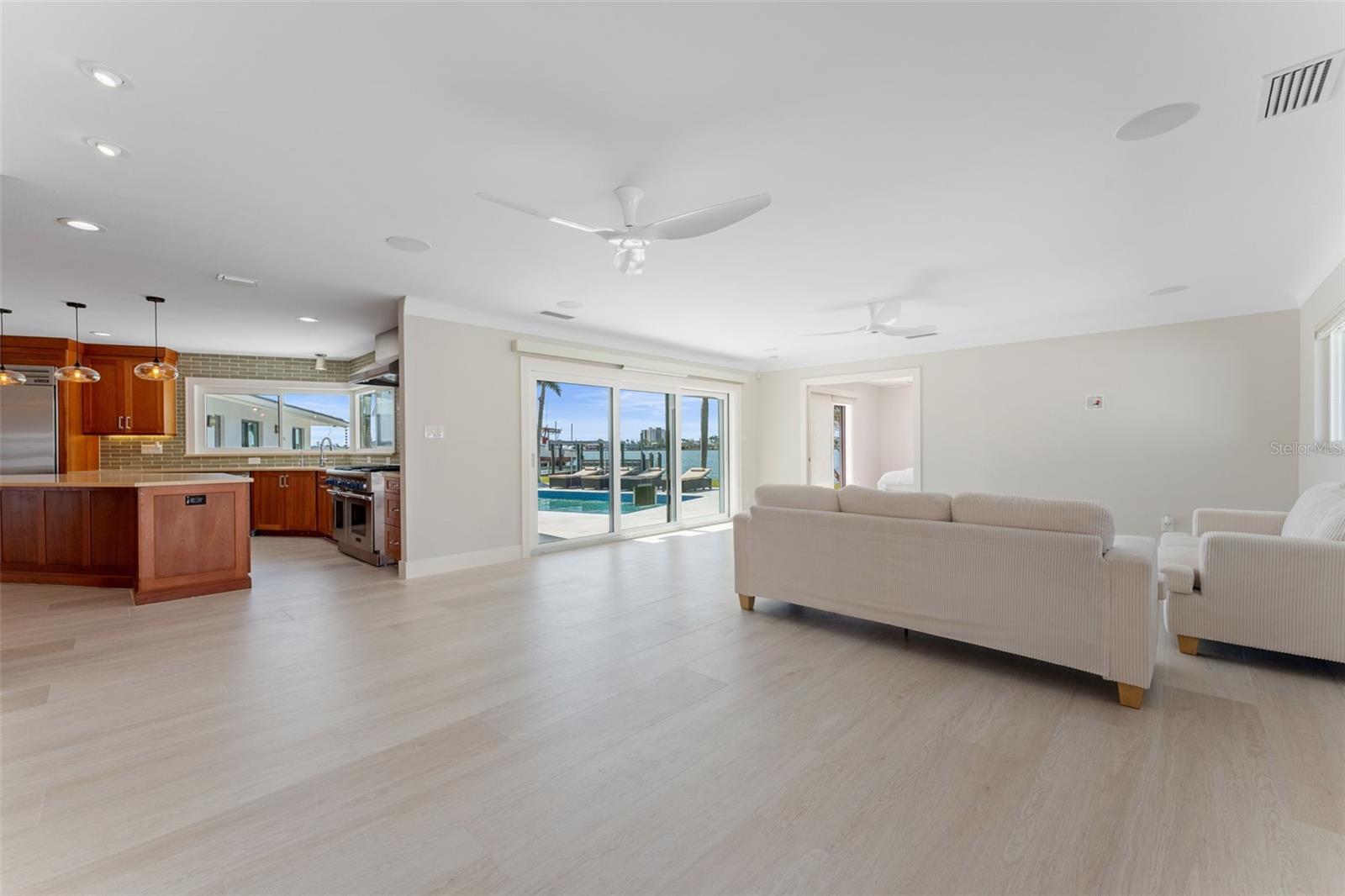 Listing photo id 26 for 11050 7th Street E