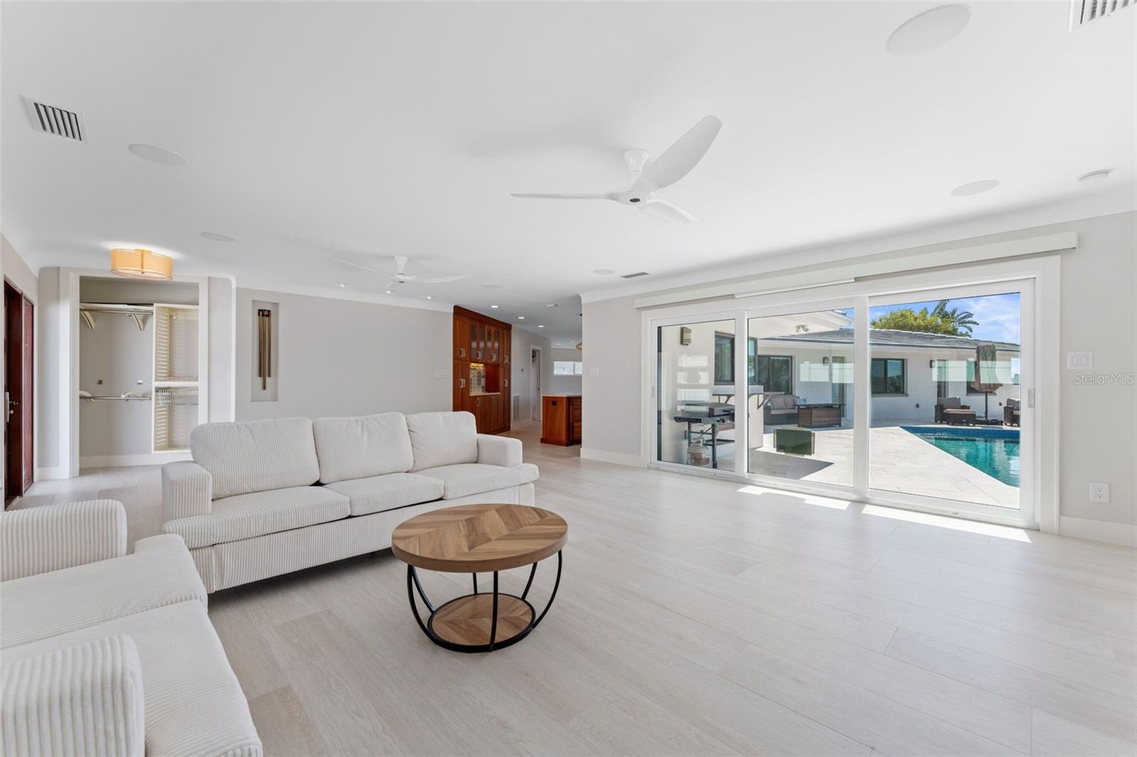 Listing photo id 27 for 11050 7th Street E