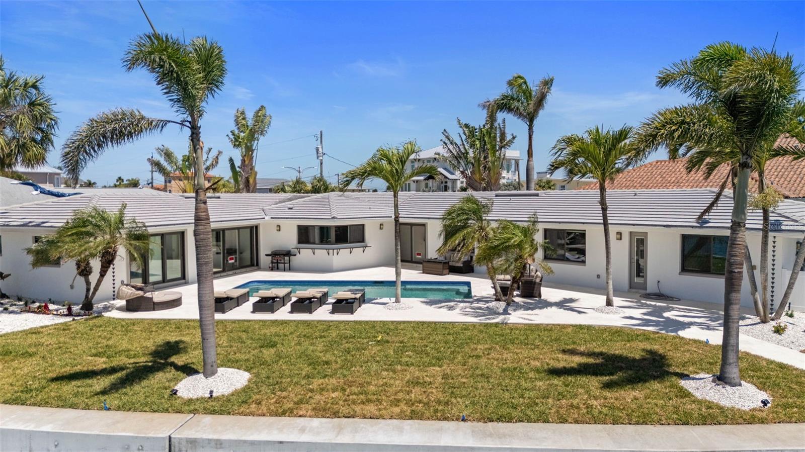 Listing photo id 1 for 11050 7th Street E