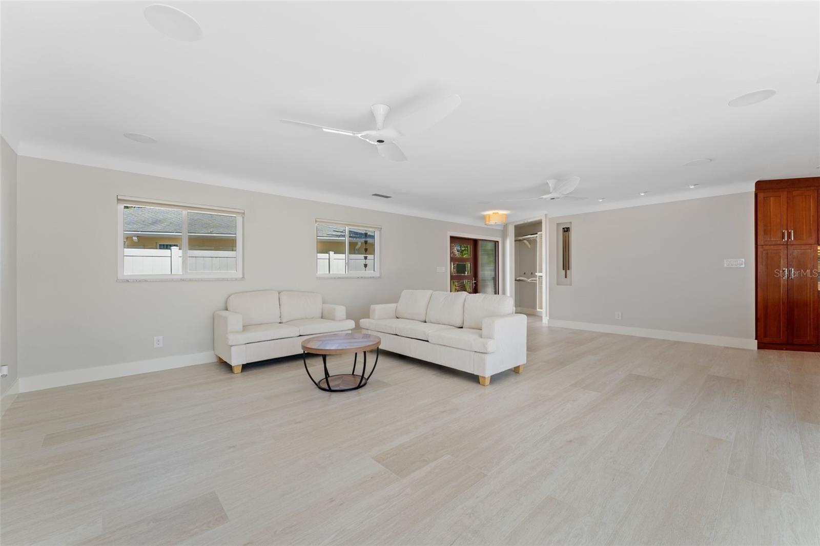 Listing photo id 29 for 11050 7th Street E