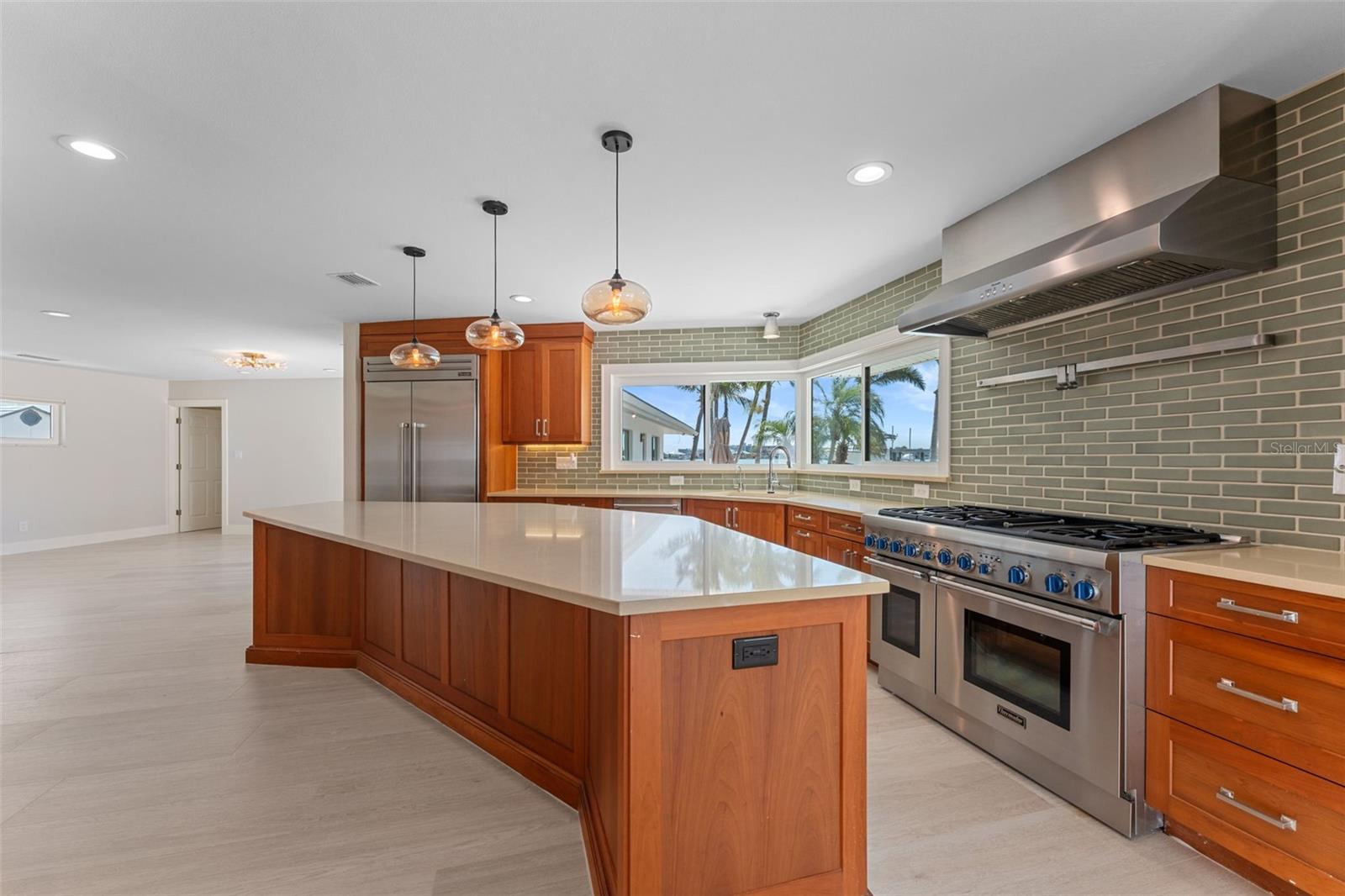 Listing photo id 30 for 11050 7th Street E