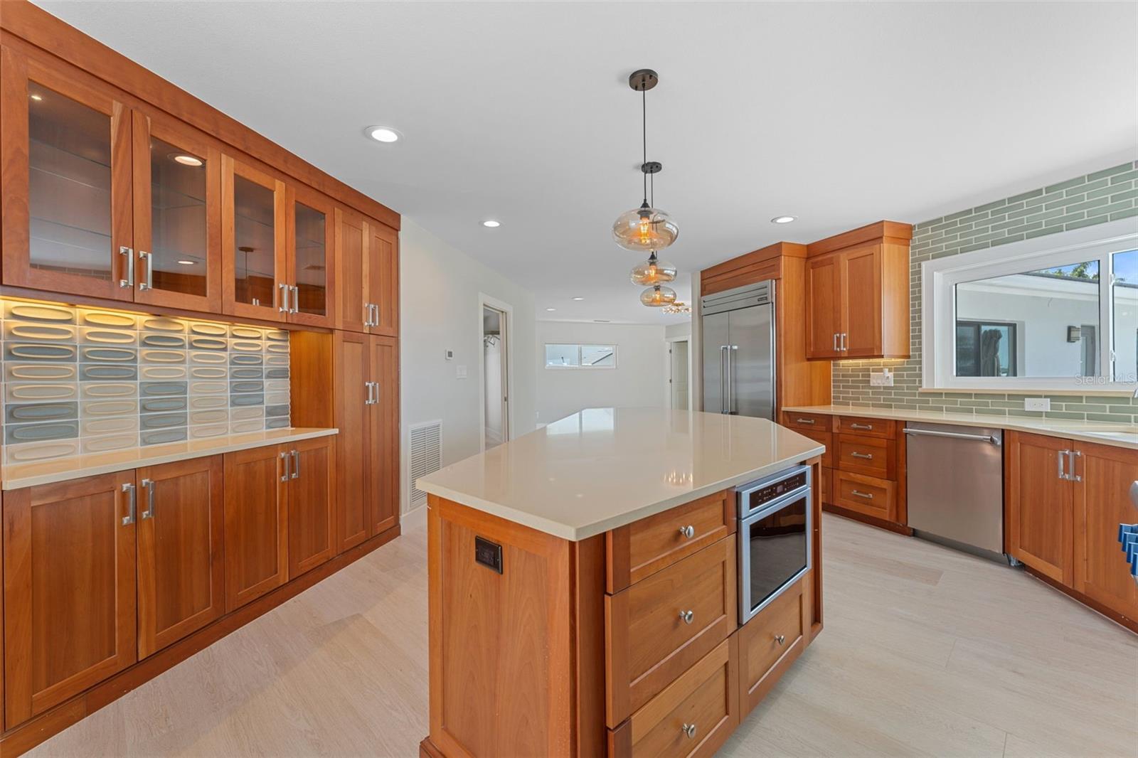 Listing photo id 36 for 11050 7th Street E