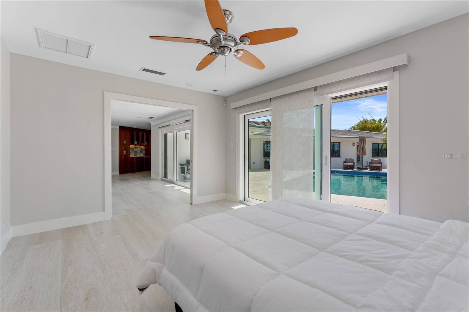 Listing photo id 40 for 11050 7th Street E