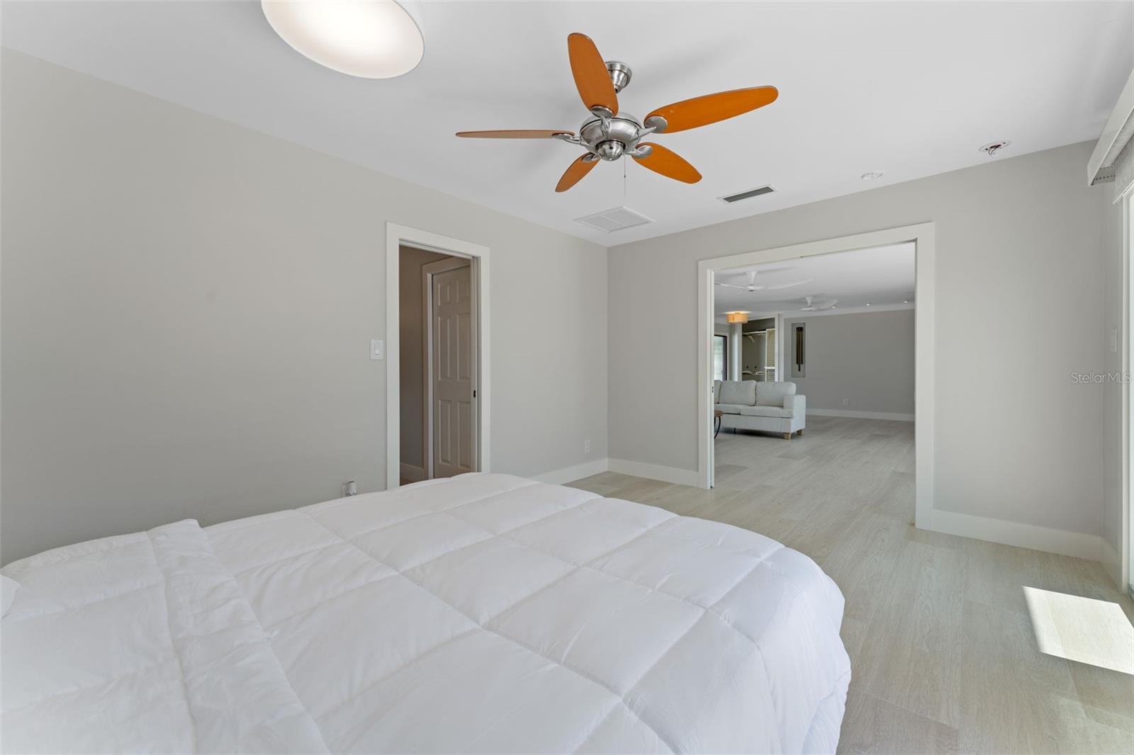 Listing photo id 41 for 11050 7th Street E