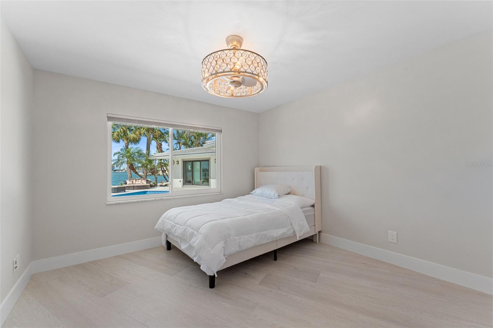 Listing photo id 45 for 11050 7th Street E