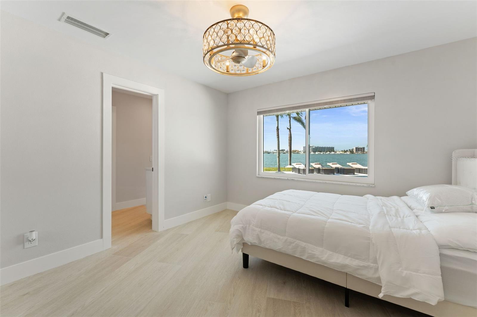 Listing photo id 47 for 11050 7th Street E