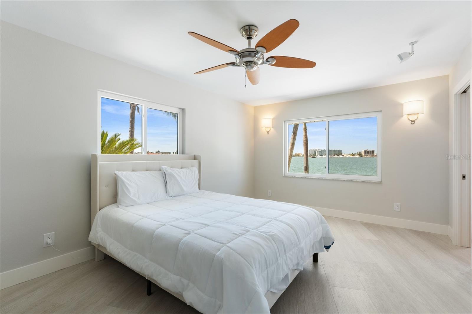 Listing photo id 55 for 11050 7th Street E