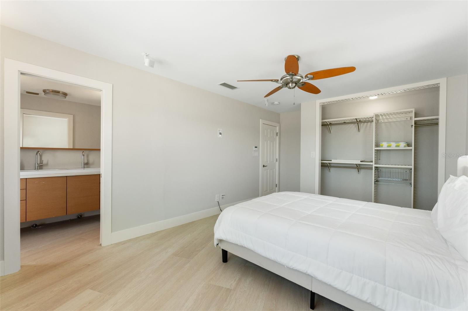 Listing photo id 57 for 11050 7th Street E