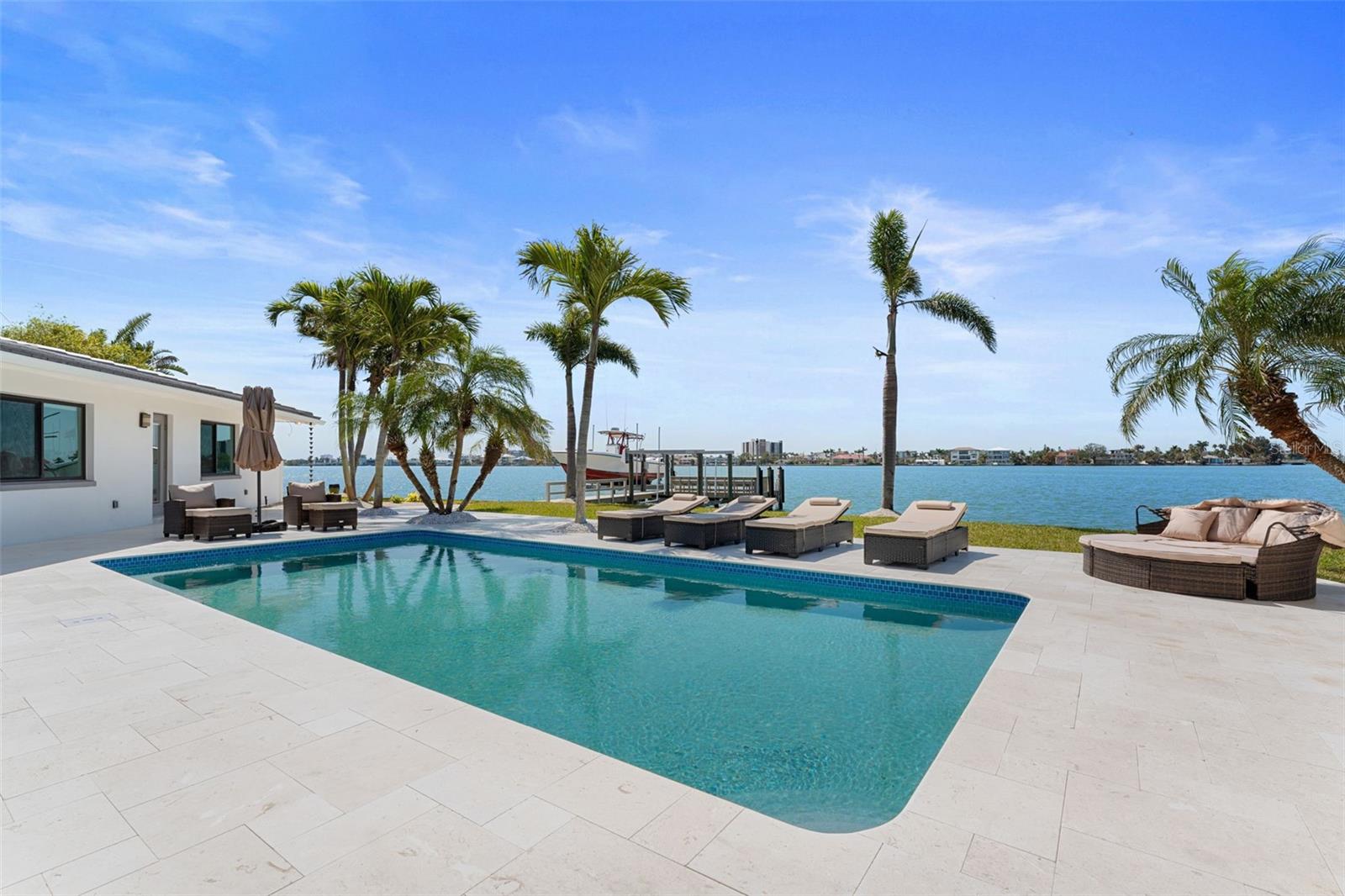 Listing photo id 4 for 11050 7th Street E