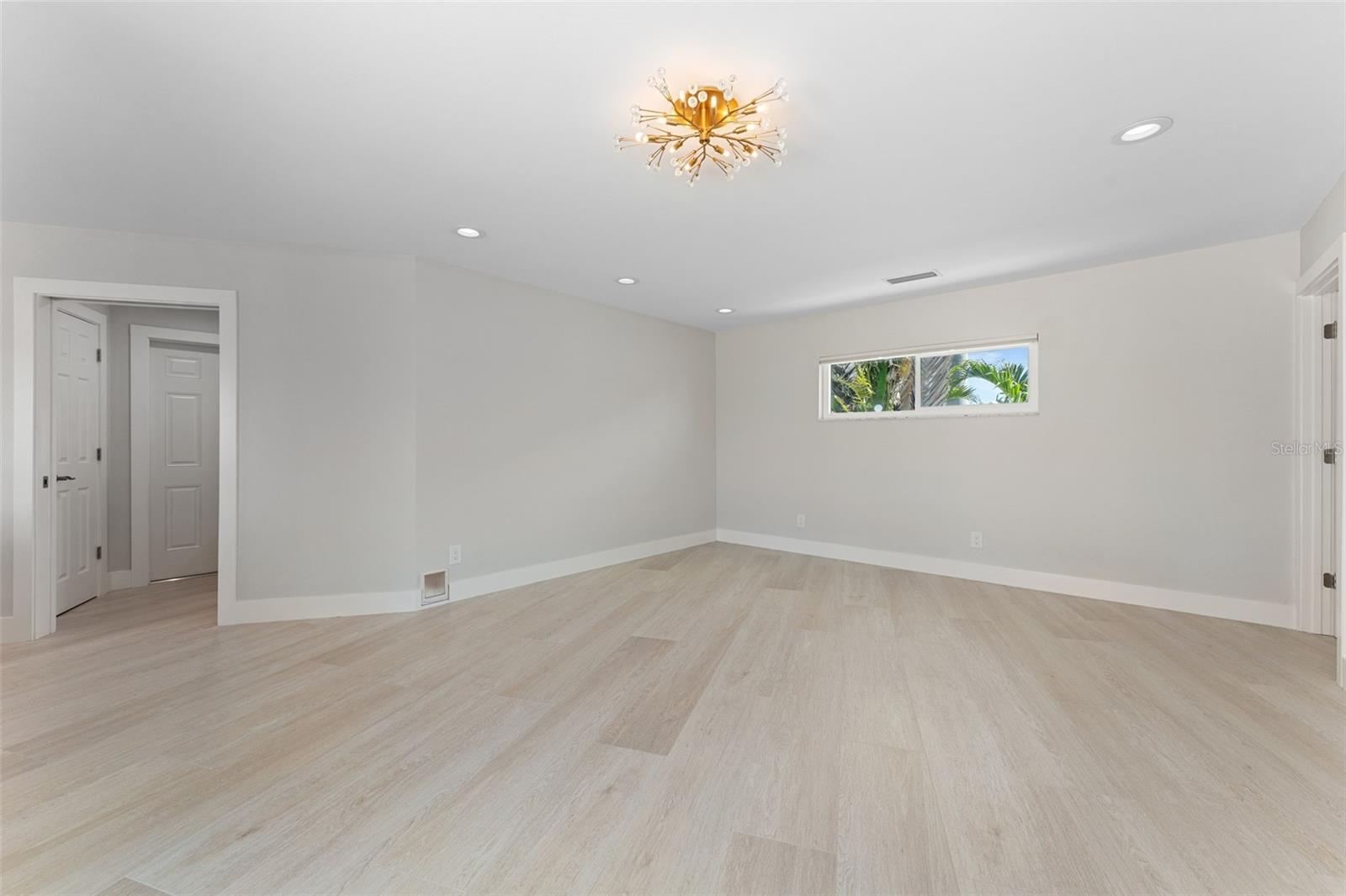 Listing photo id 64 for 11050 7th Street E