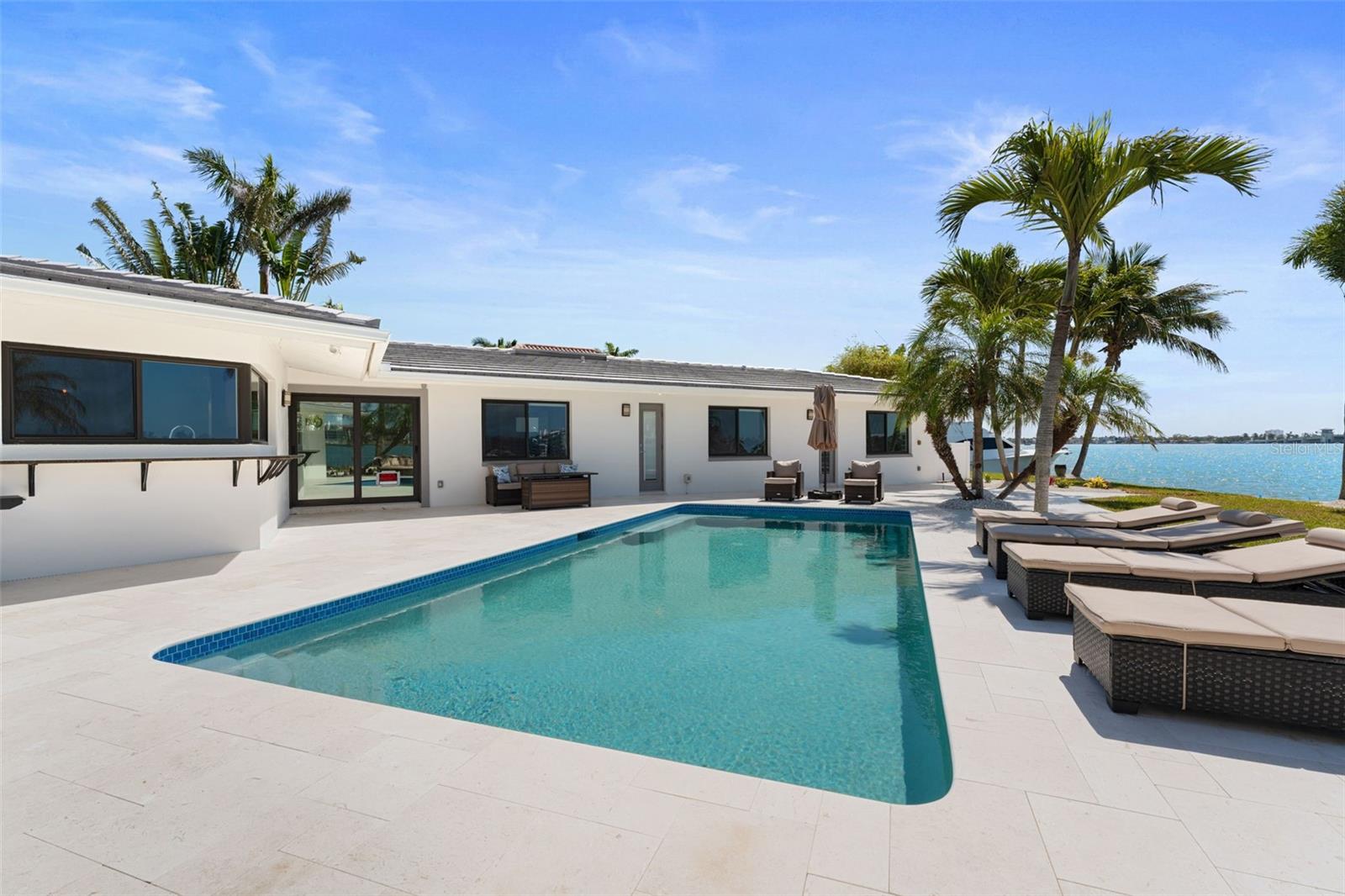 Listing photo id 5 for 11050 7th Street E