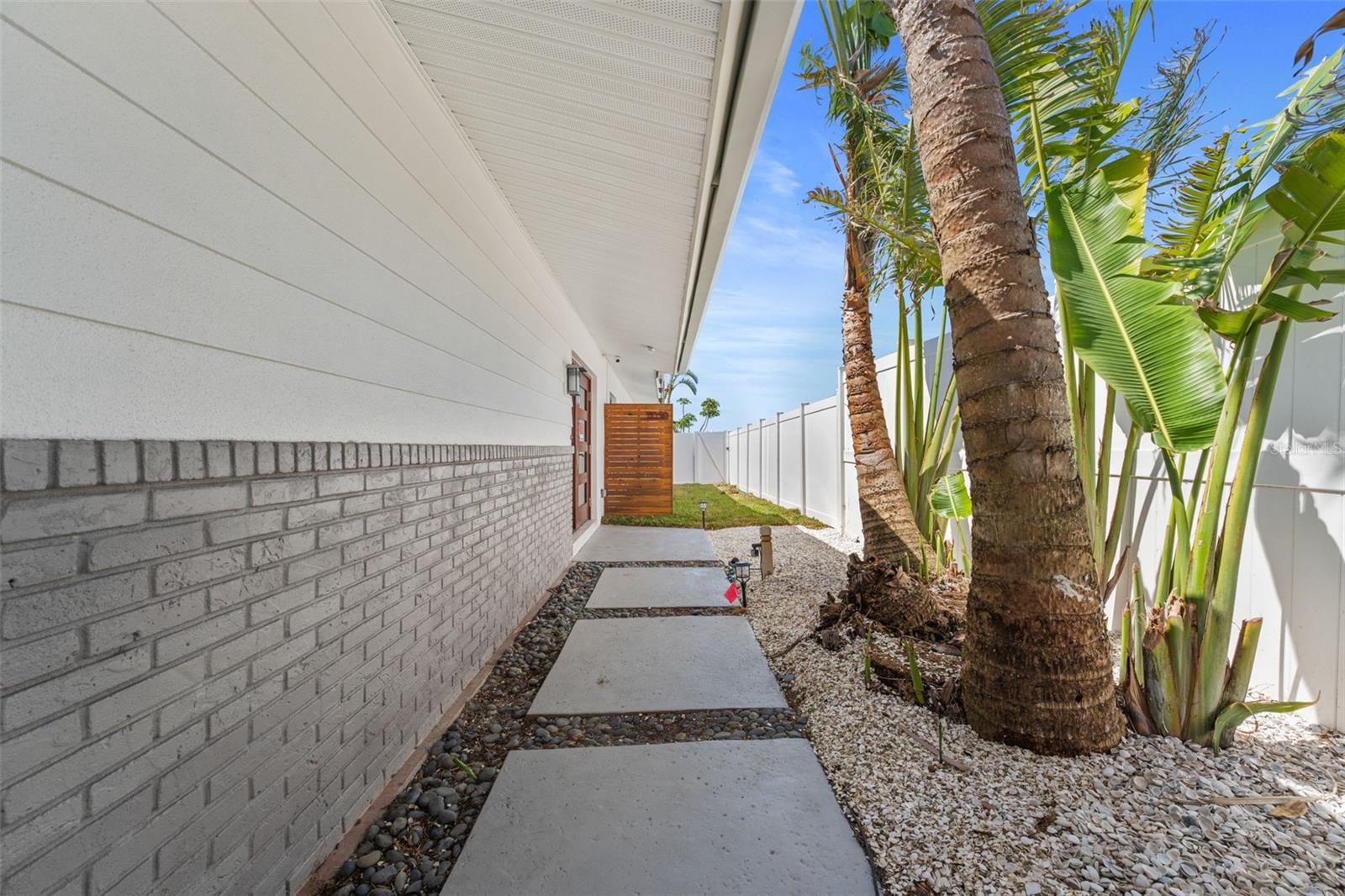 Listing photo id 69 for 11050 7th Street E