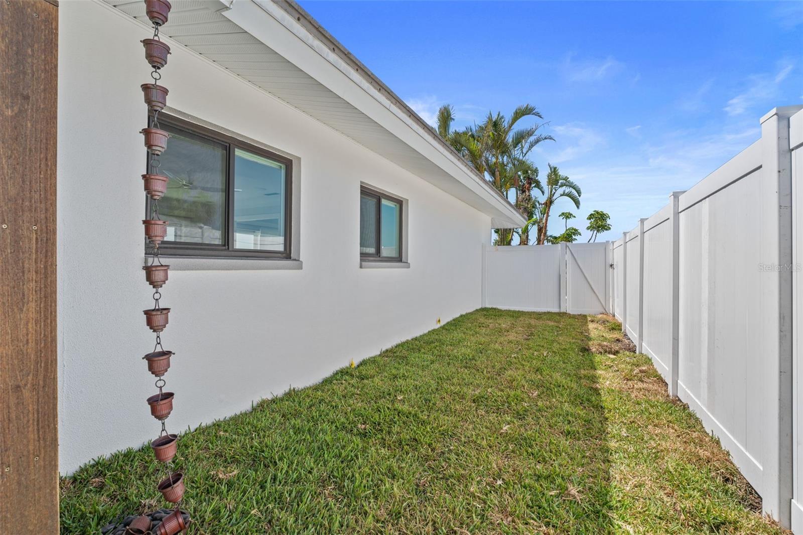 Listing photo id 71 for 11050 7th Street E