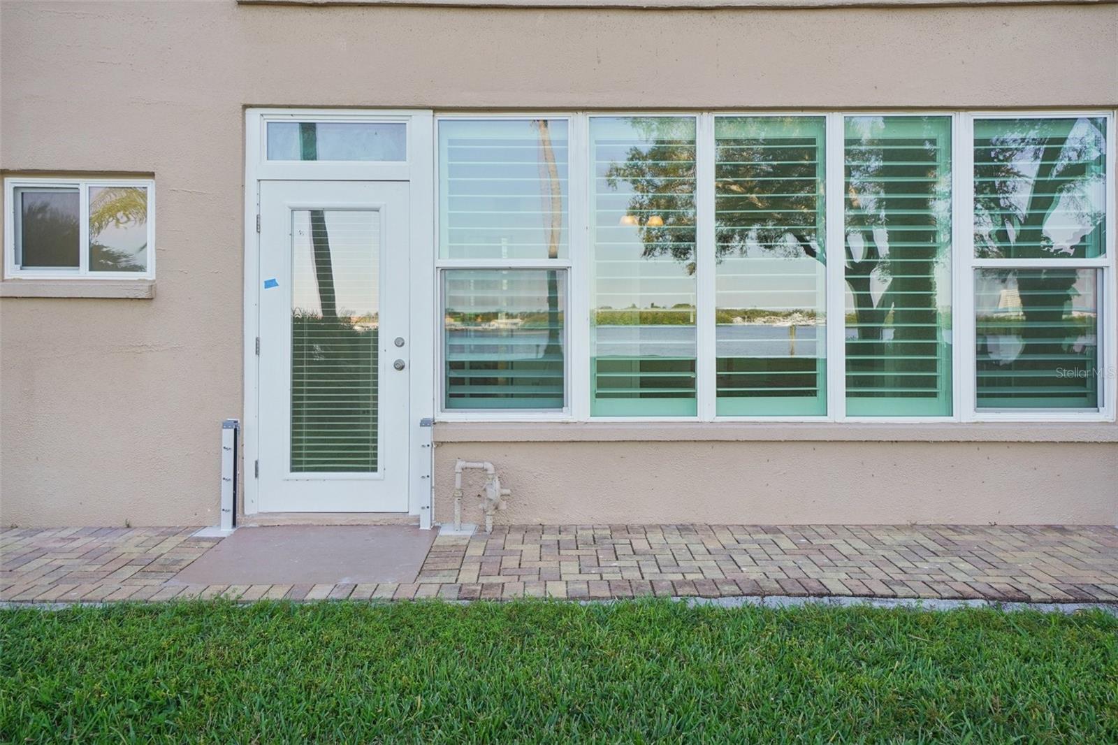 Image 27 of 34 For 1847 Shore Drive S 117