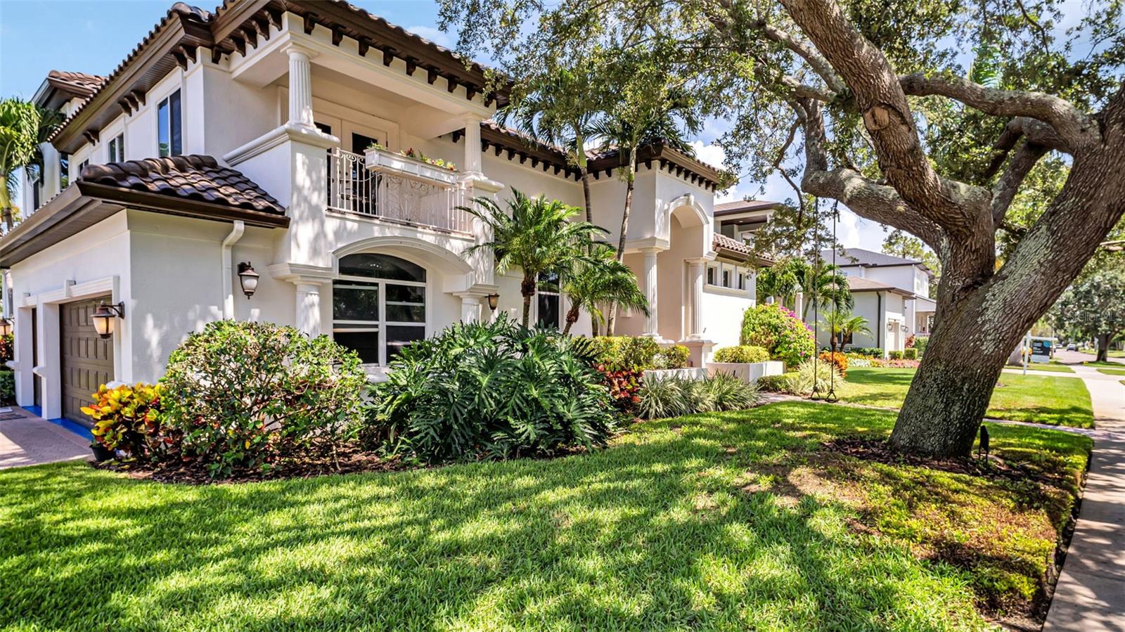 Image 2 of 65 For 1089 Cordova Boulevard Ne