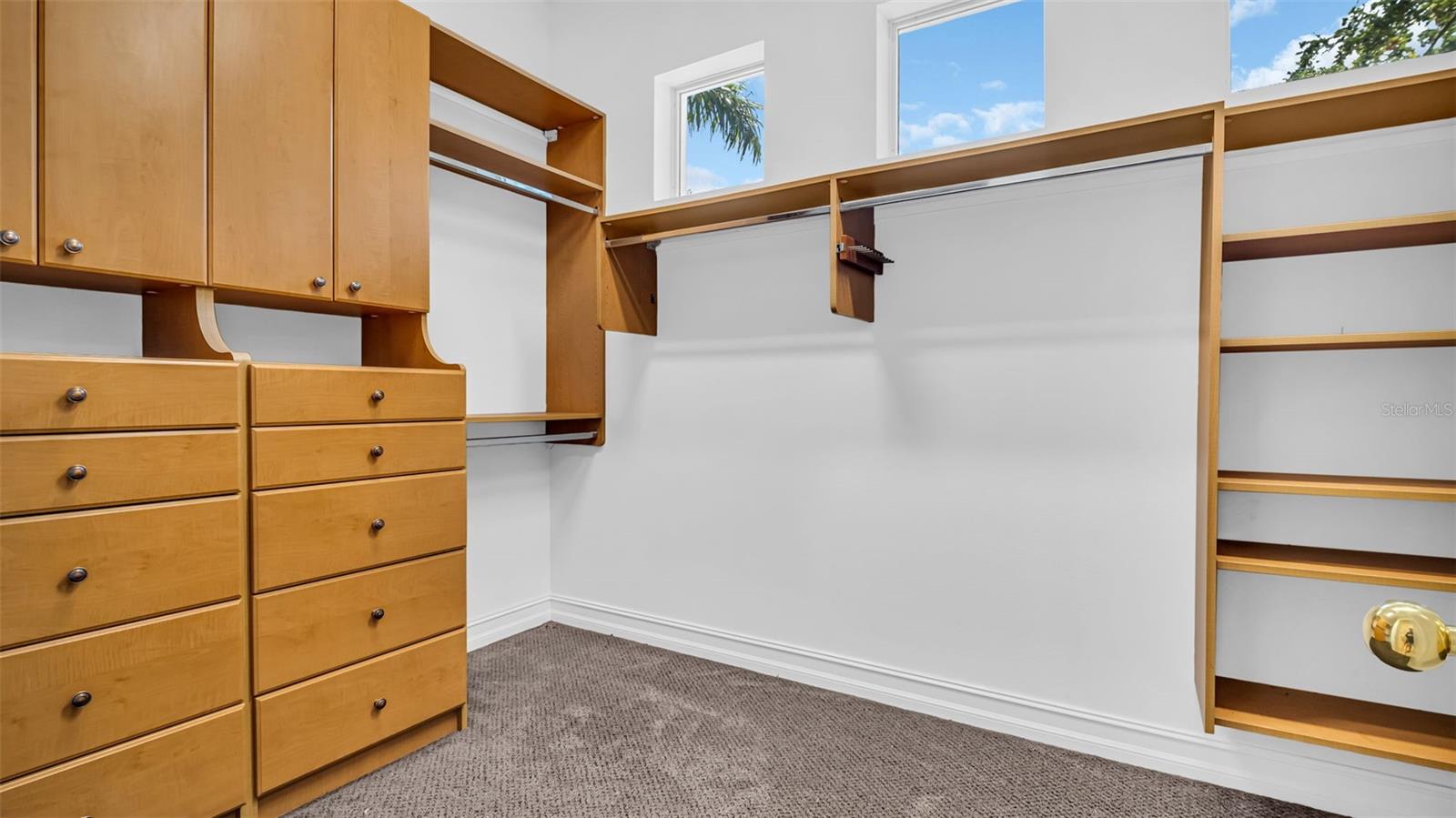 Image 21 of 65 For 1089 Cordova Boulevard Ne