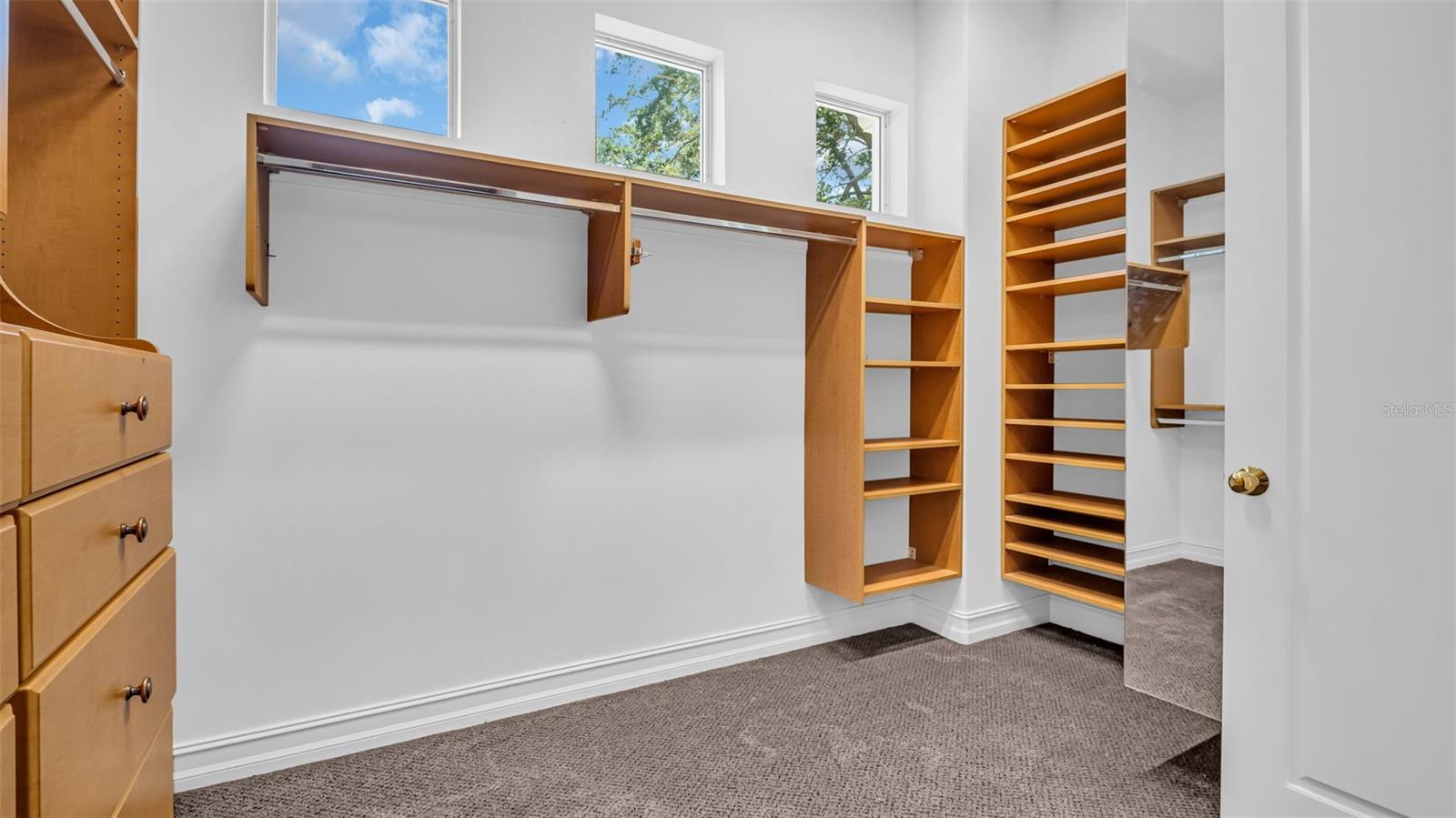 Image 22 of 65 For 1089 Cordova Boulevard Ne