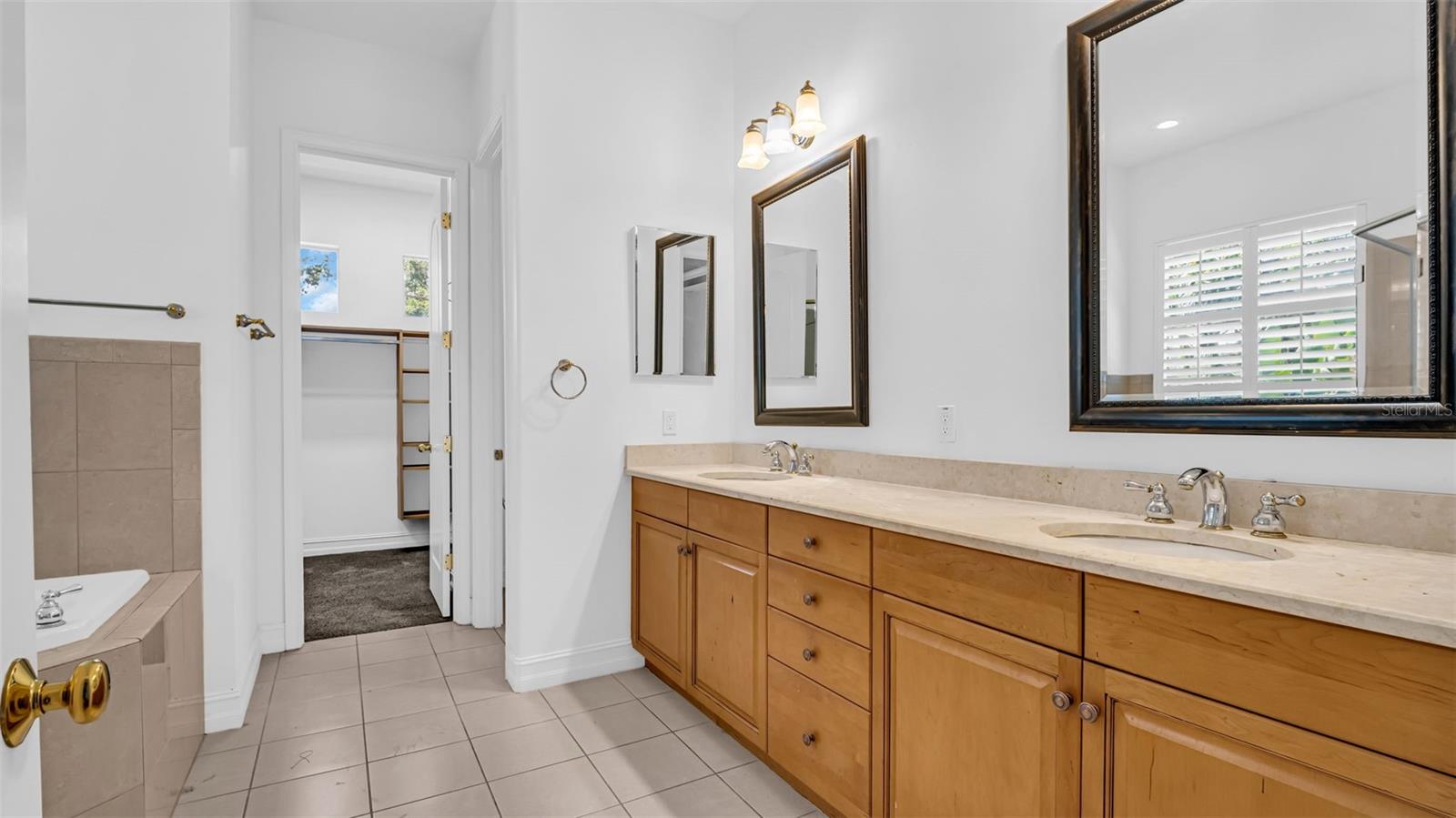 Image 23 of 65 For 1089 Cordova Boulevard Ne