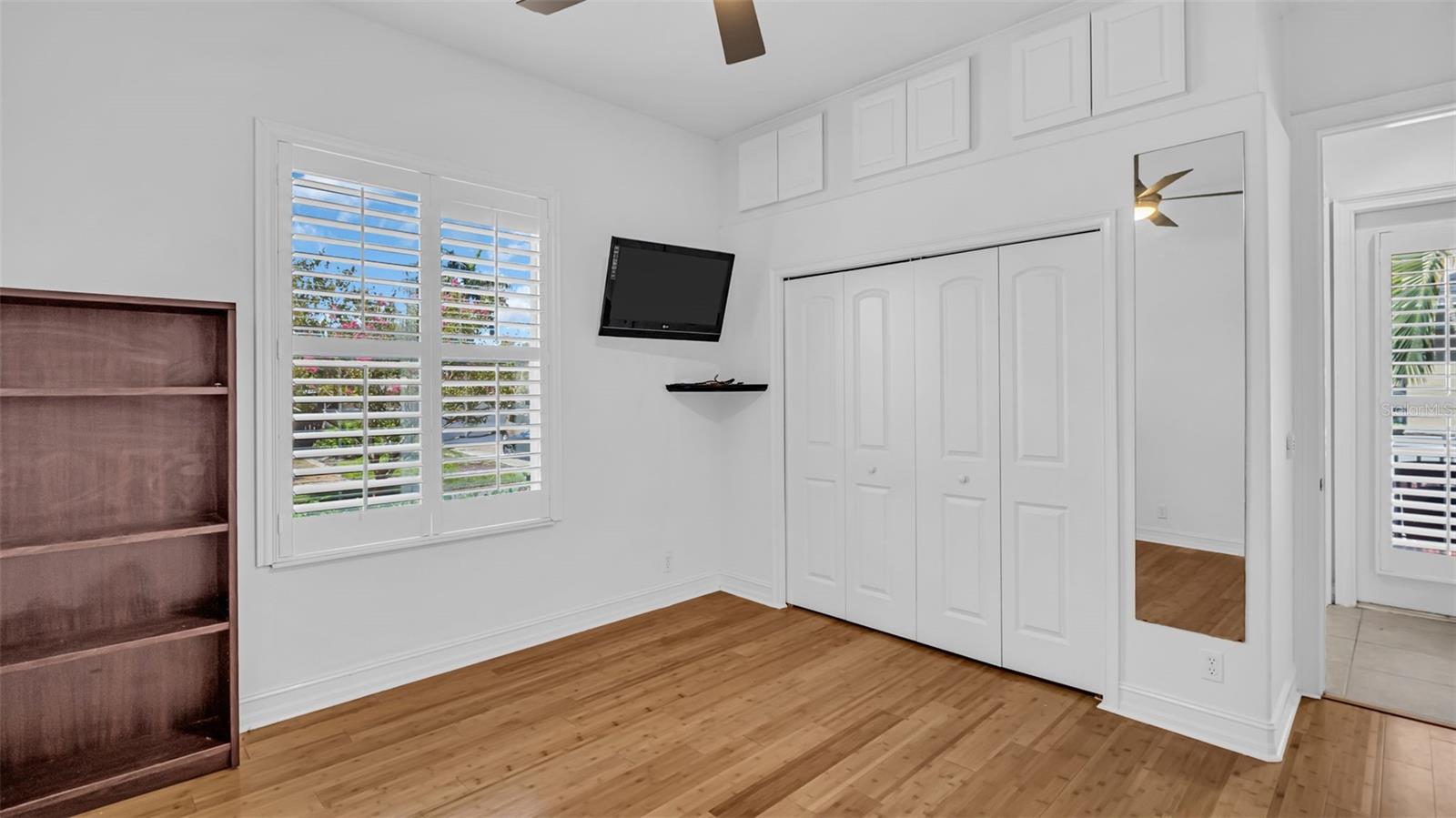 Image 28 of 65 For 1089 Cordova Boulevard Ne