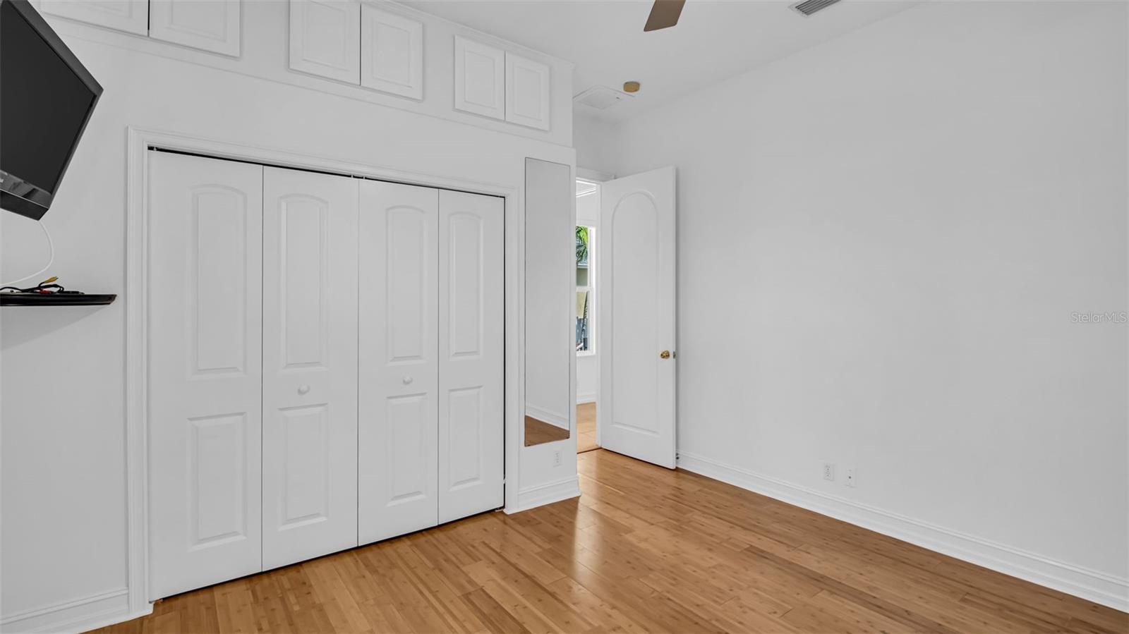 Image 29 of 65 For 1089 Cordova Boulevard Ne