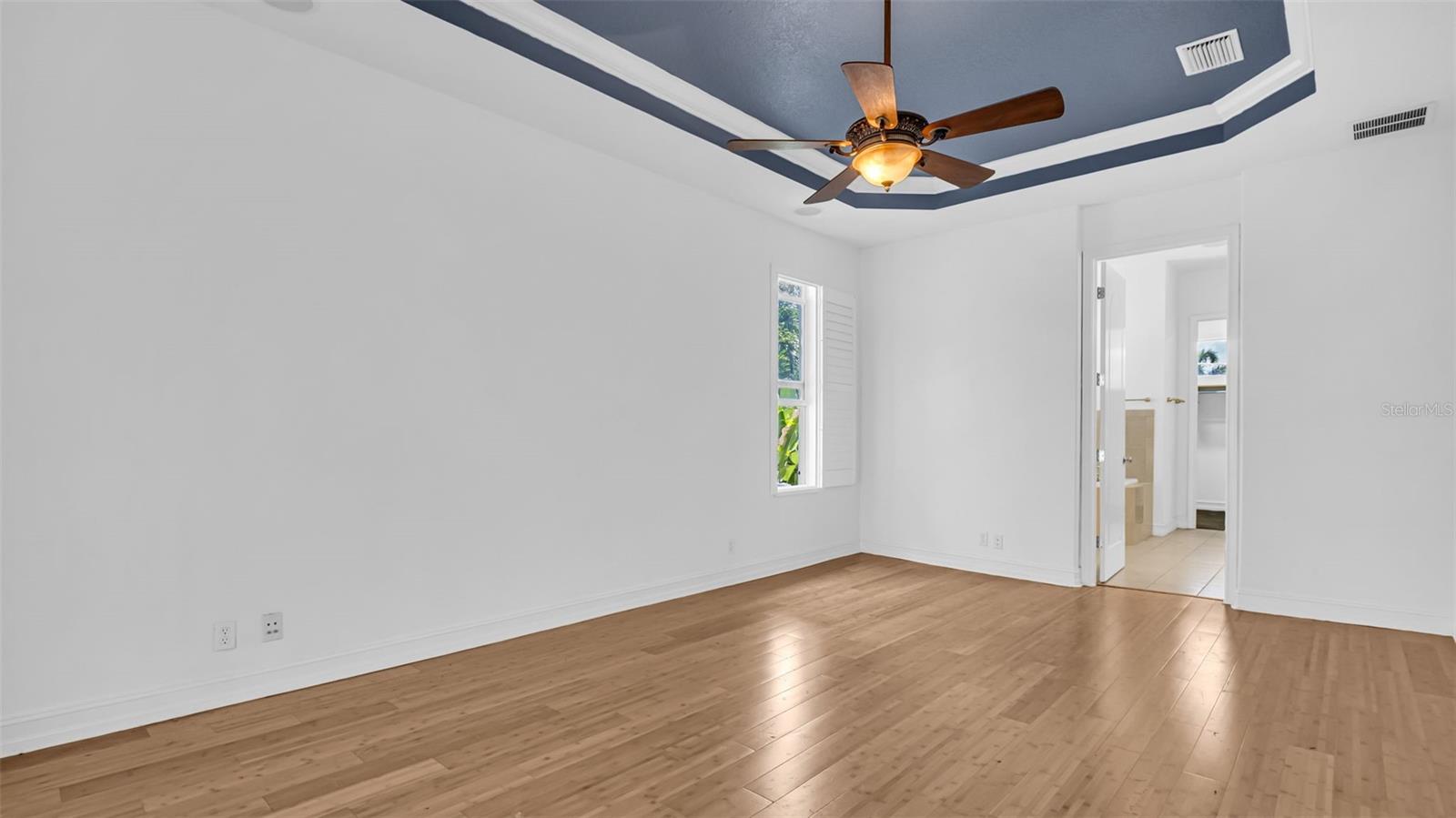 Image 8 of 65 For 1089 Cordova Boulevard Ne