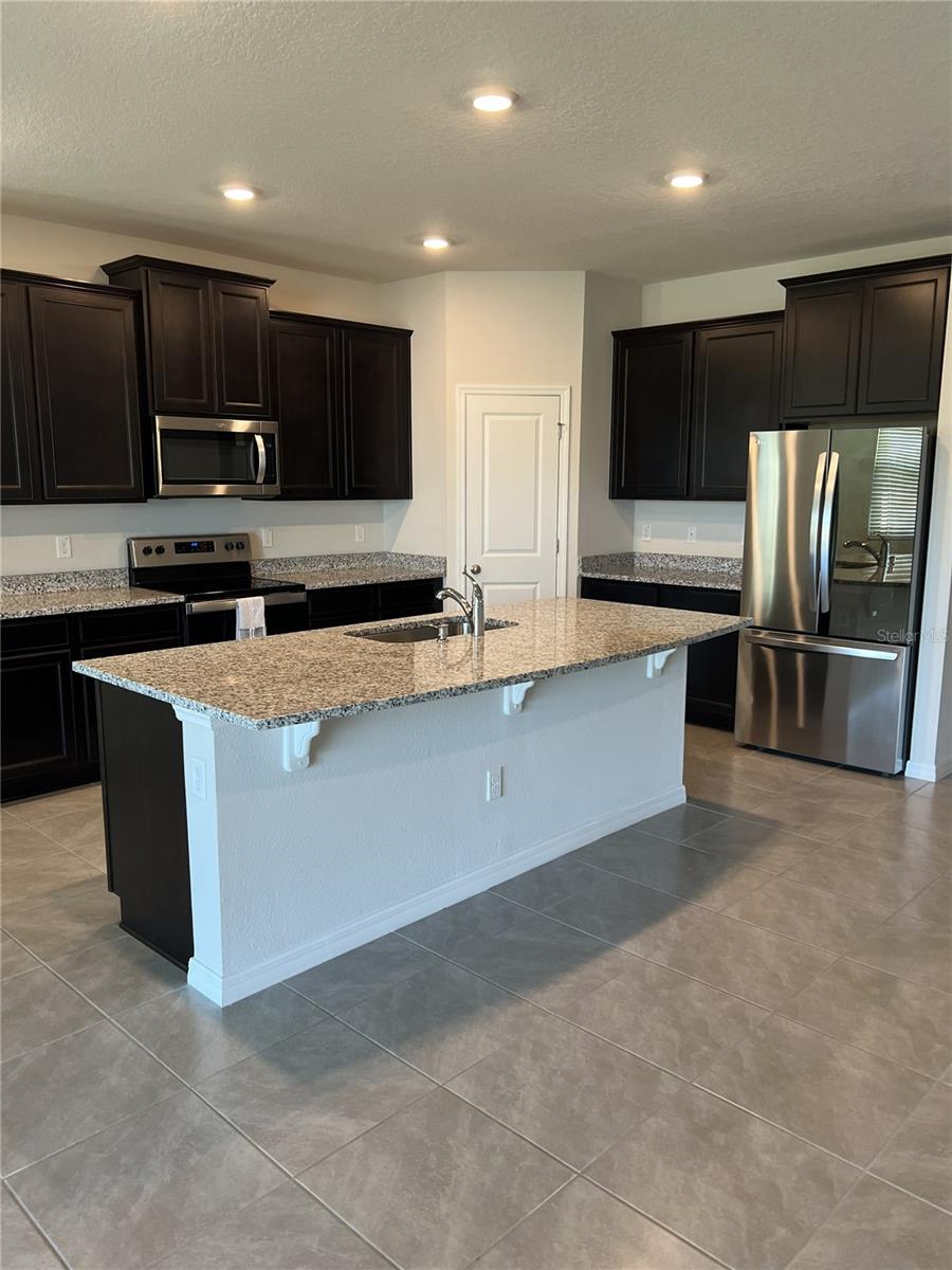 Image 5 of 26 For 1509 Tropical Oasis Avenue