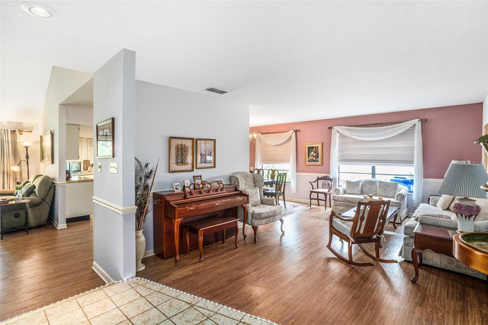 Image 4 of 25 For 3335 Foxridge Circle