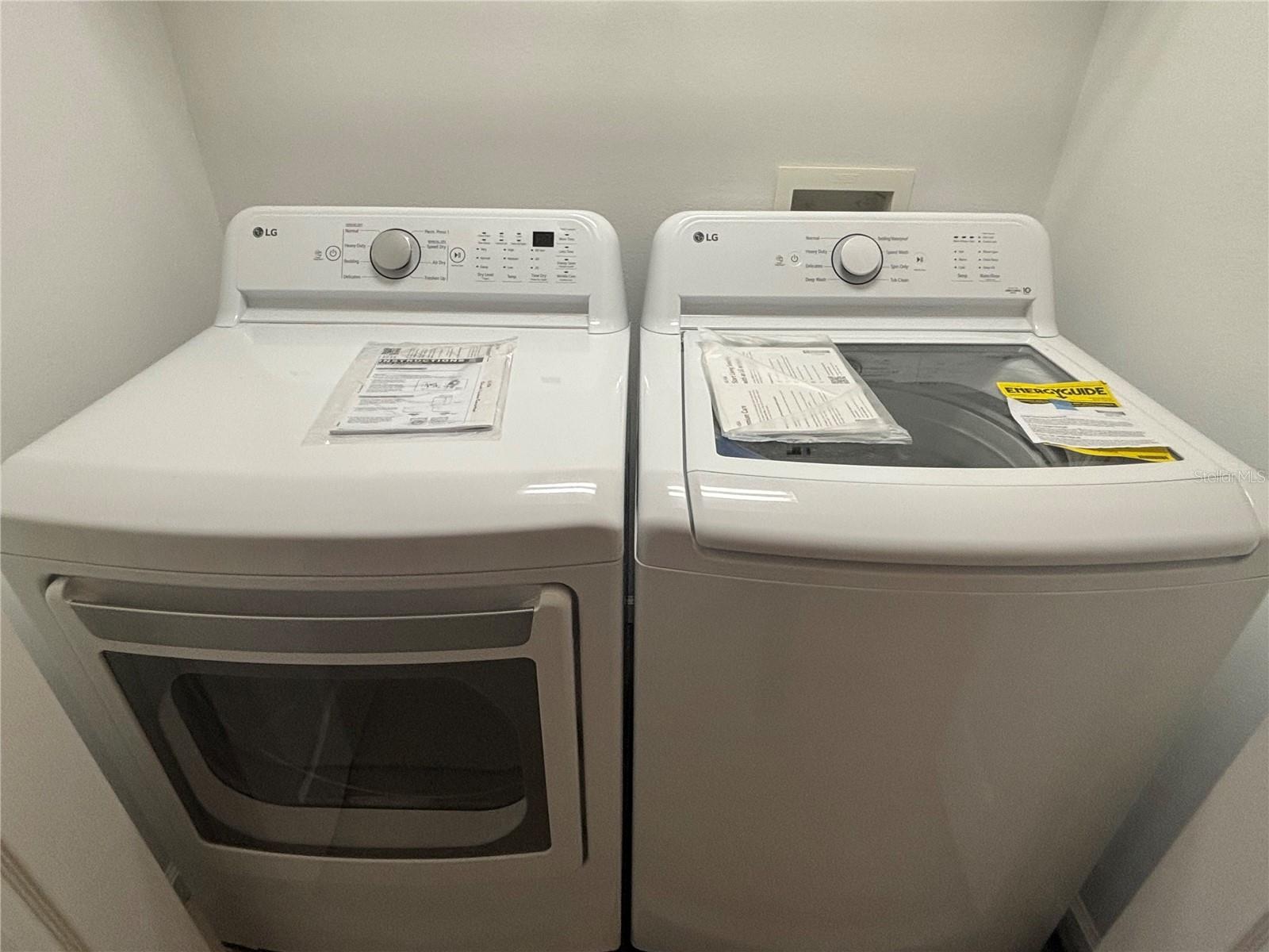 Image 12 of 23 For 870 Vineland Place