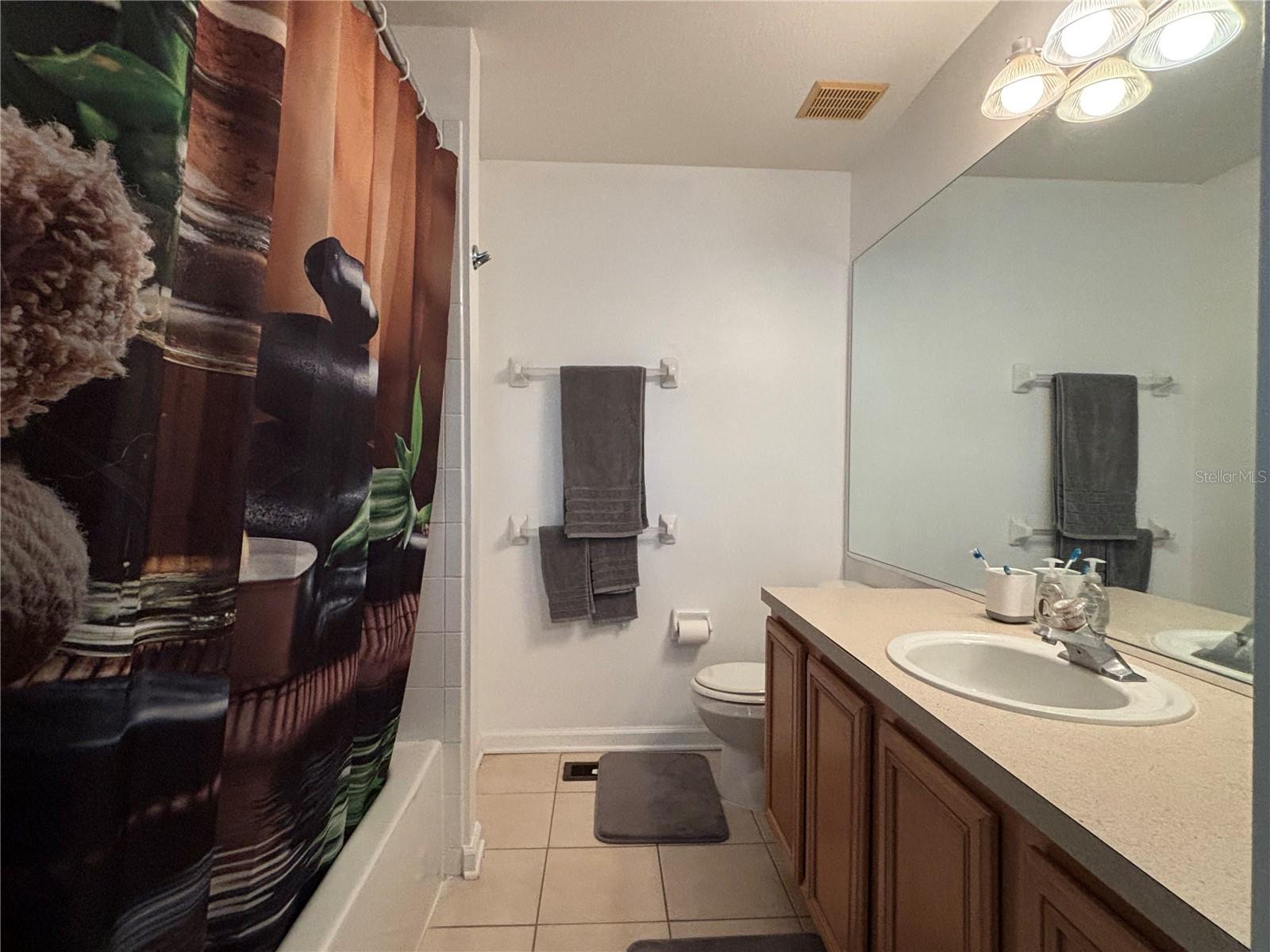 Image 14 of 23 For 870 Vineland Place