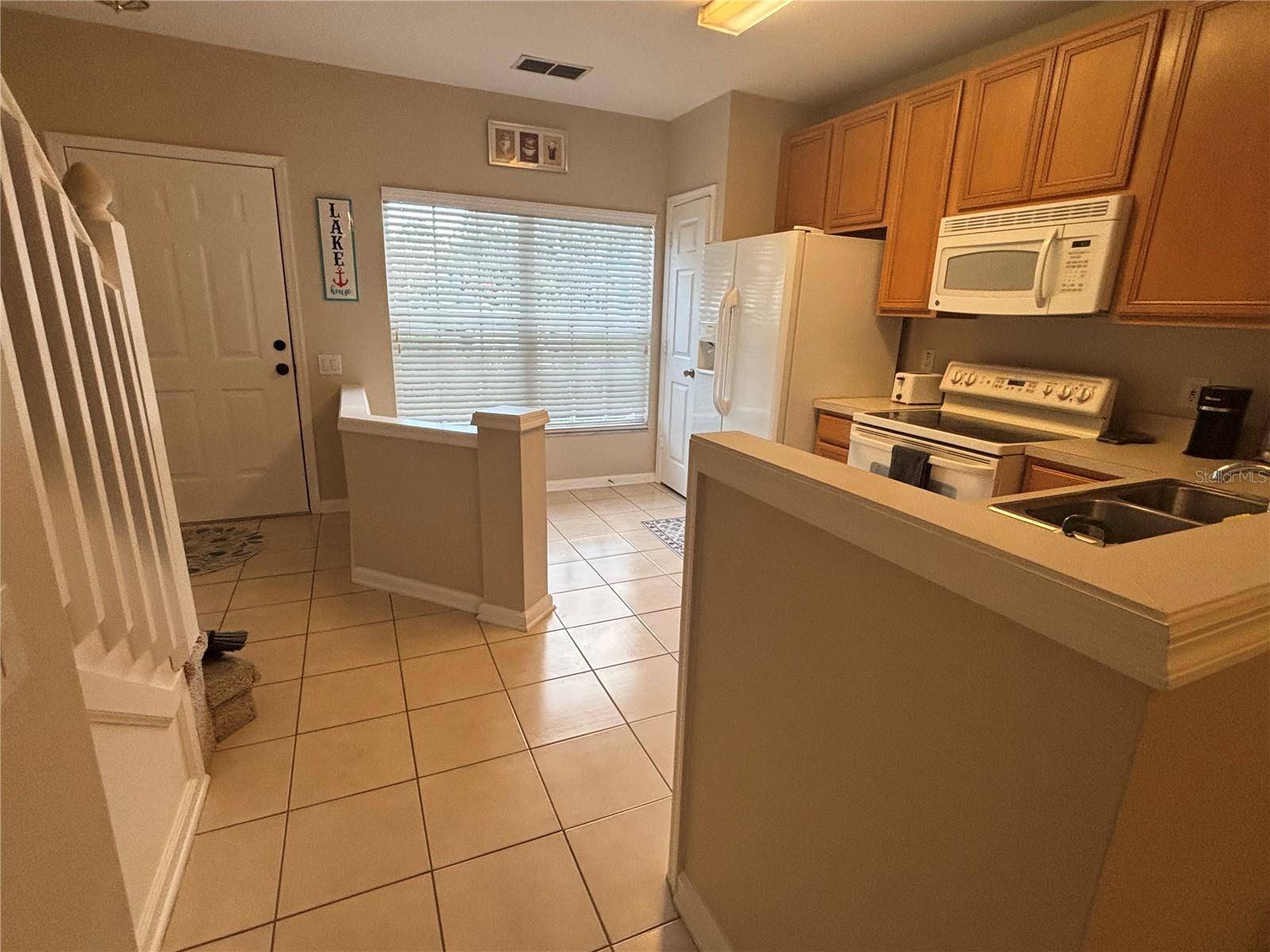 Image 5 of 23 For 870 Vineland Place