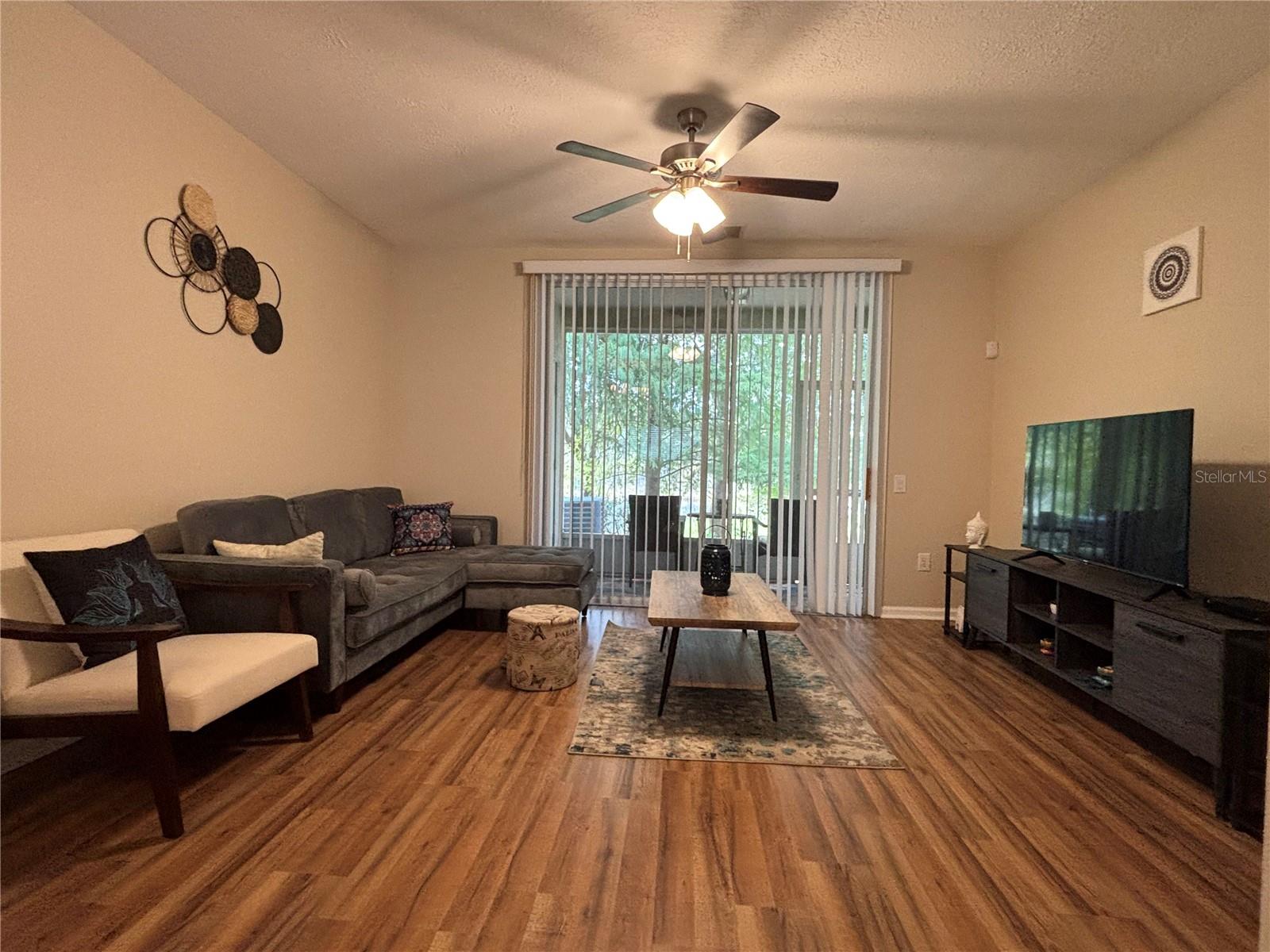 Image 9 of 23 For 870 Vineland Place