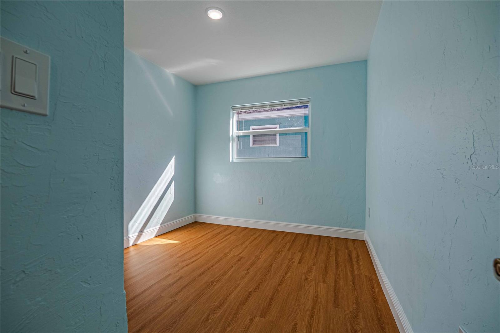 Image 11 of 38 For 1835 15th Avenue S