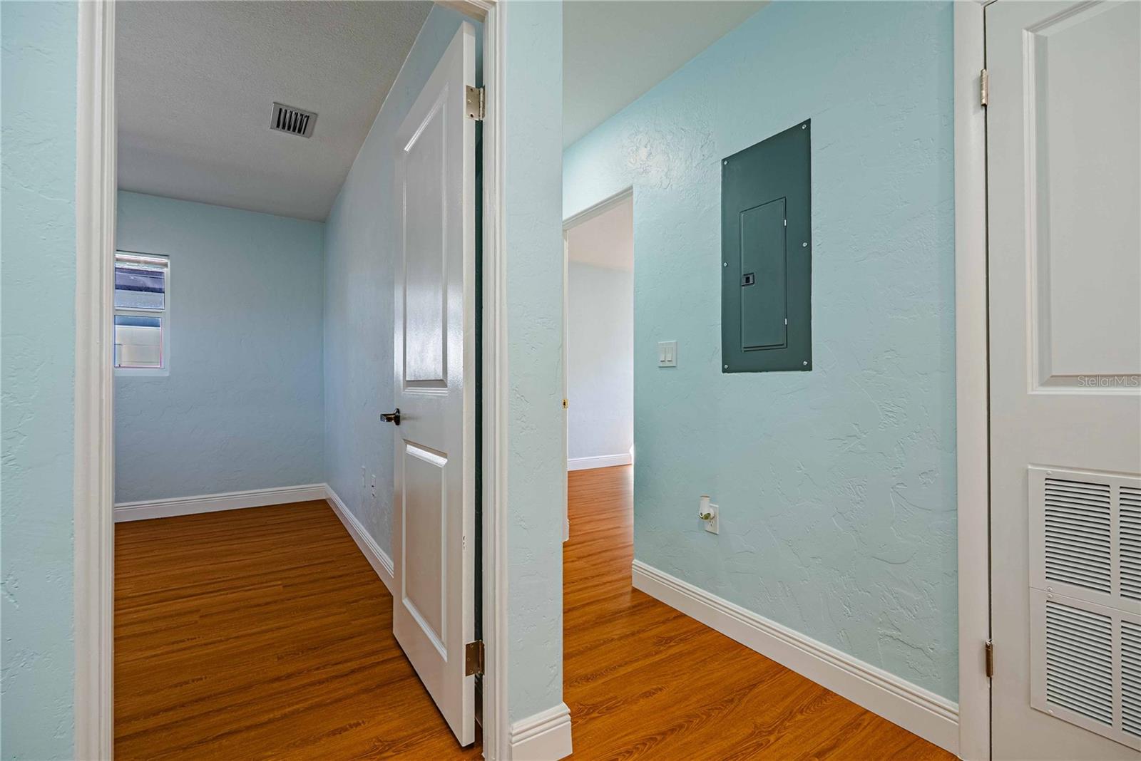 Image 12 of 38 For 1835 15th Avenue S