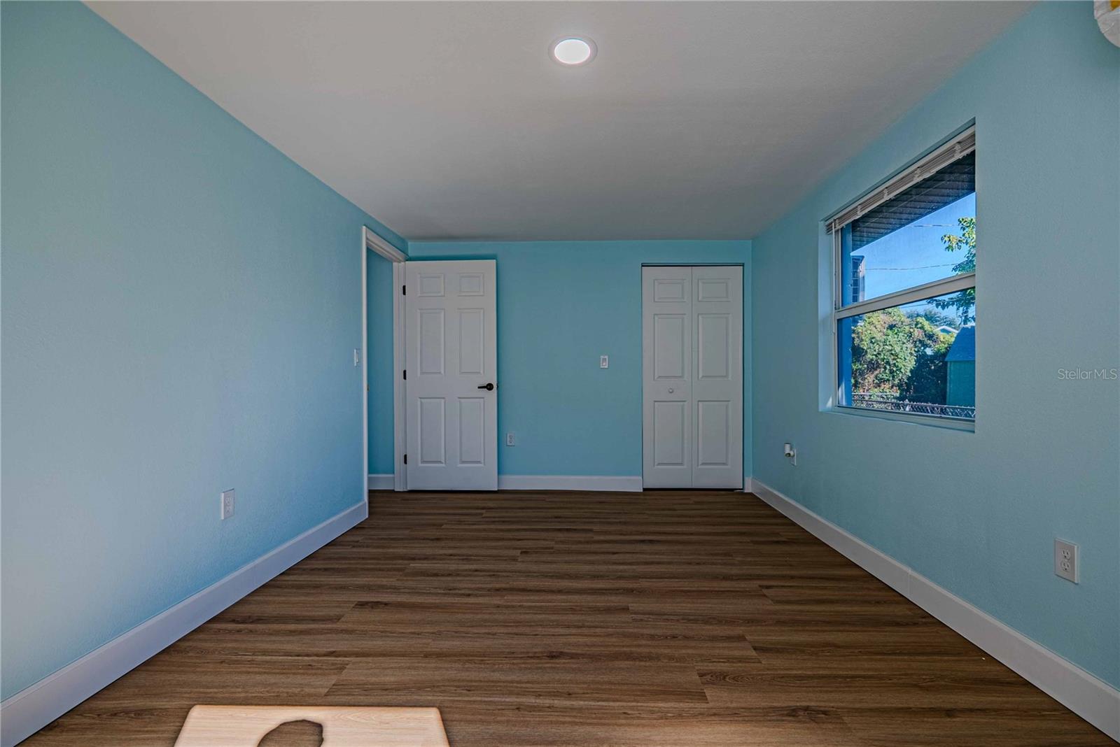 Image 18 of 38 For 1835 15th Avenue S