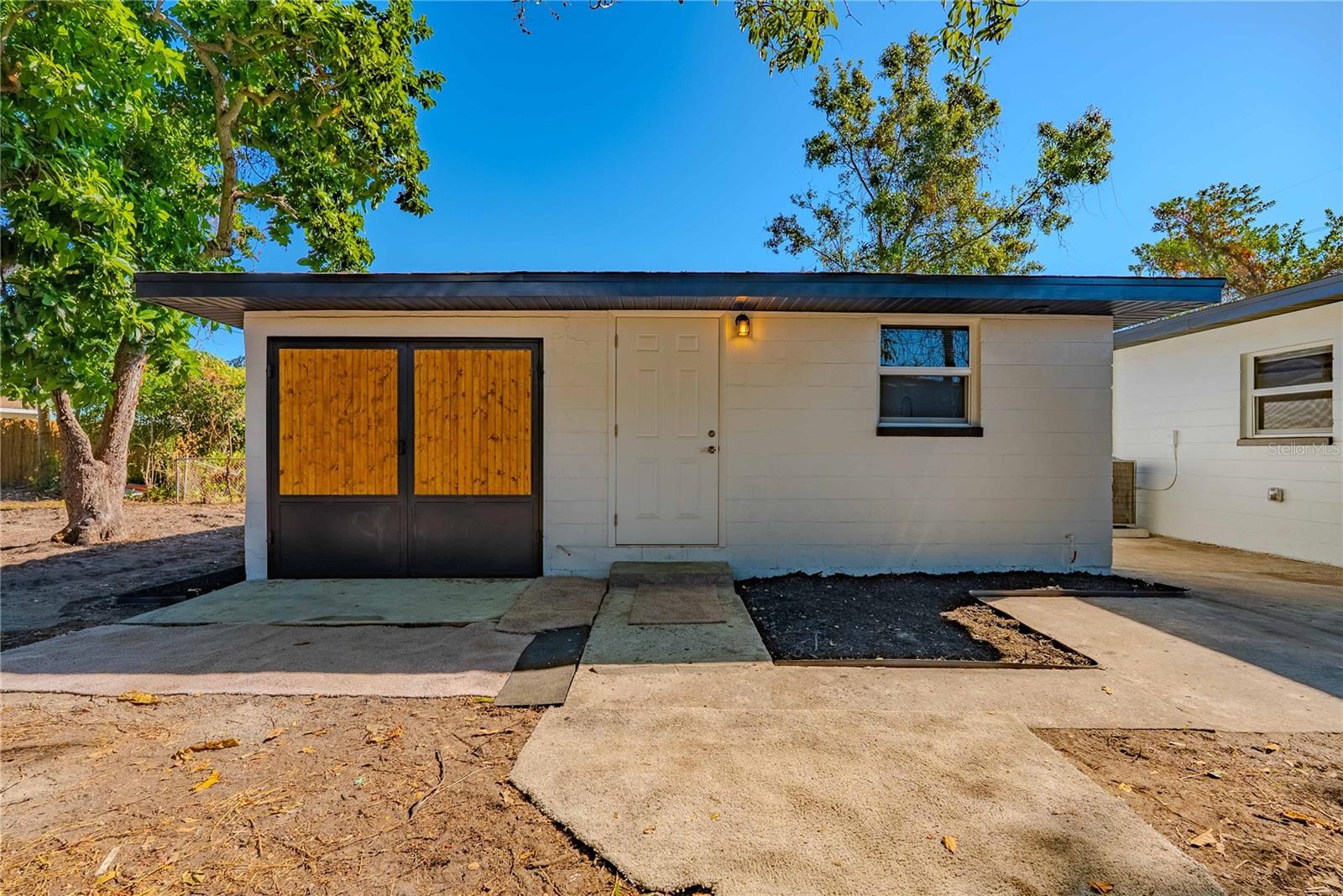 Image 22 of 38 For 1835 15th Avenue S