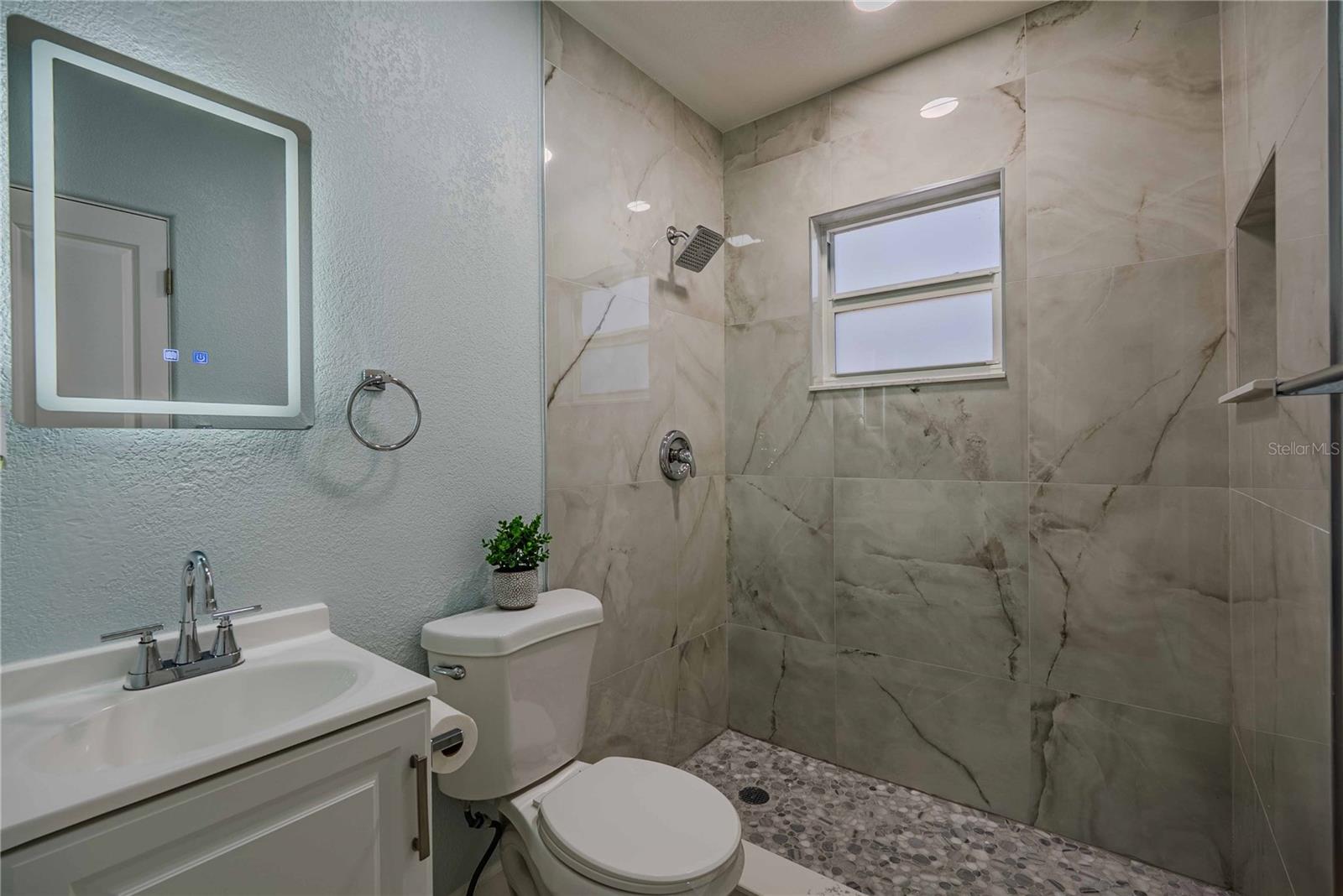 Image 26 of 38 For 1835 15th Avenue S