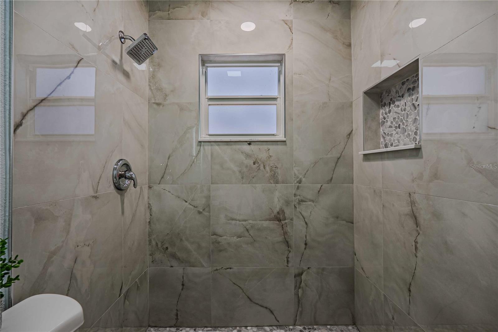 Image 28 of 38 For 1835 15th Avenue S