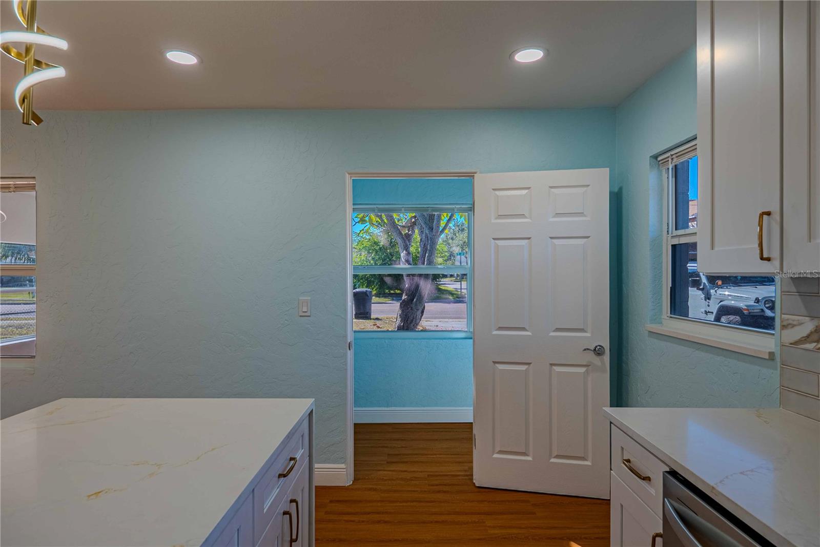 Image 29 of 38 For 1835 15th Avenue S