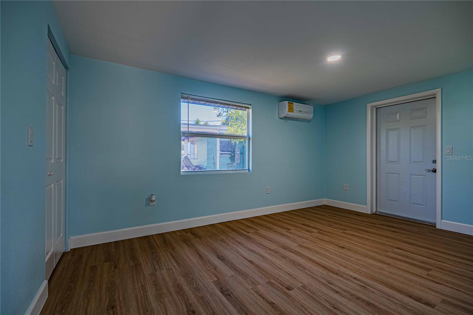 Image 30 of 38 For 1835 15th Avenue S