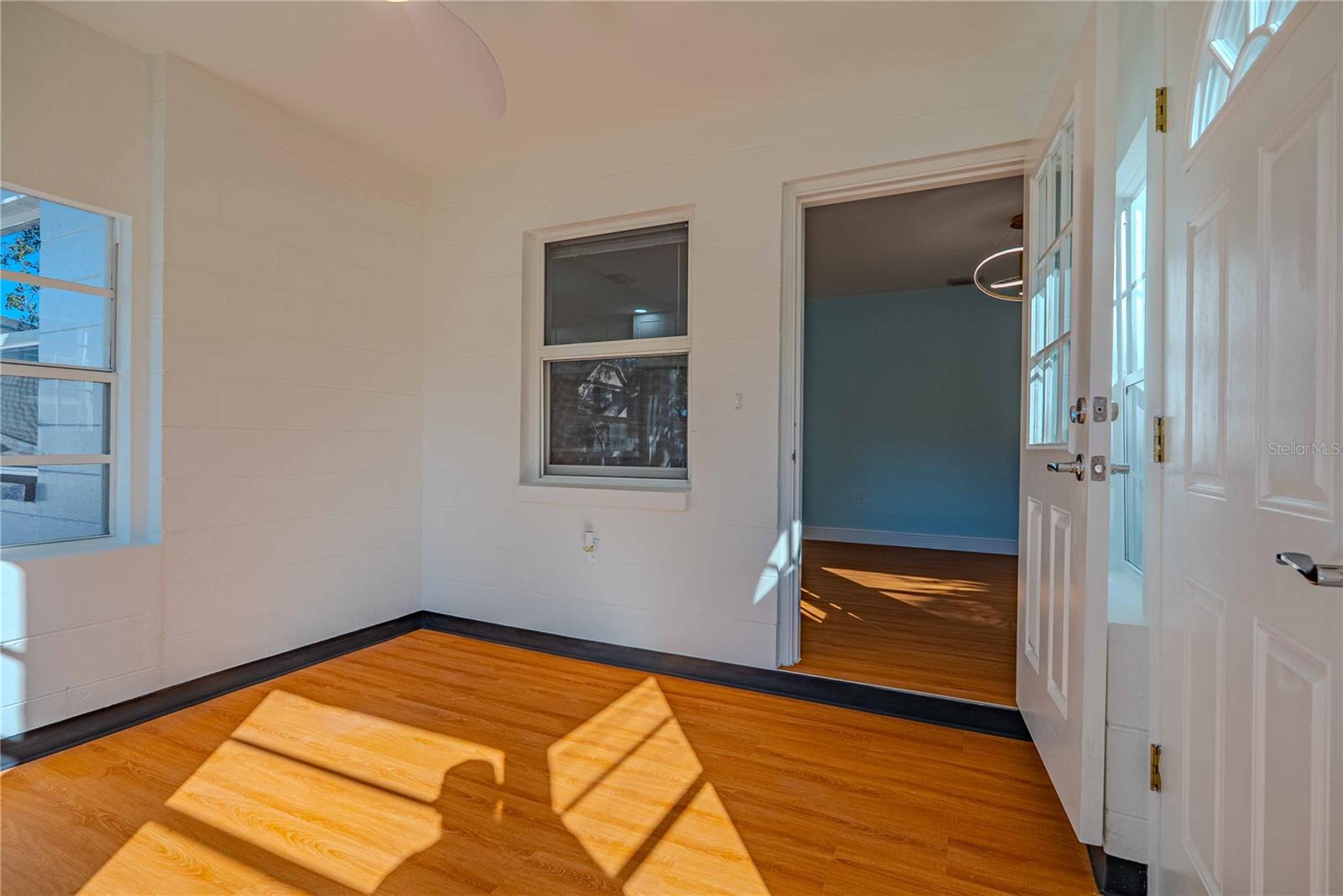 Image 5 of 38 For 1835 15th Avenue S