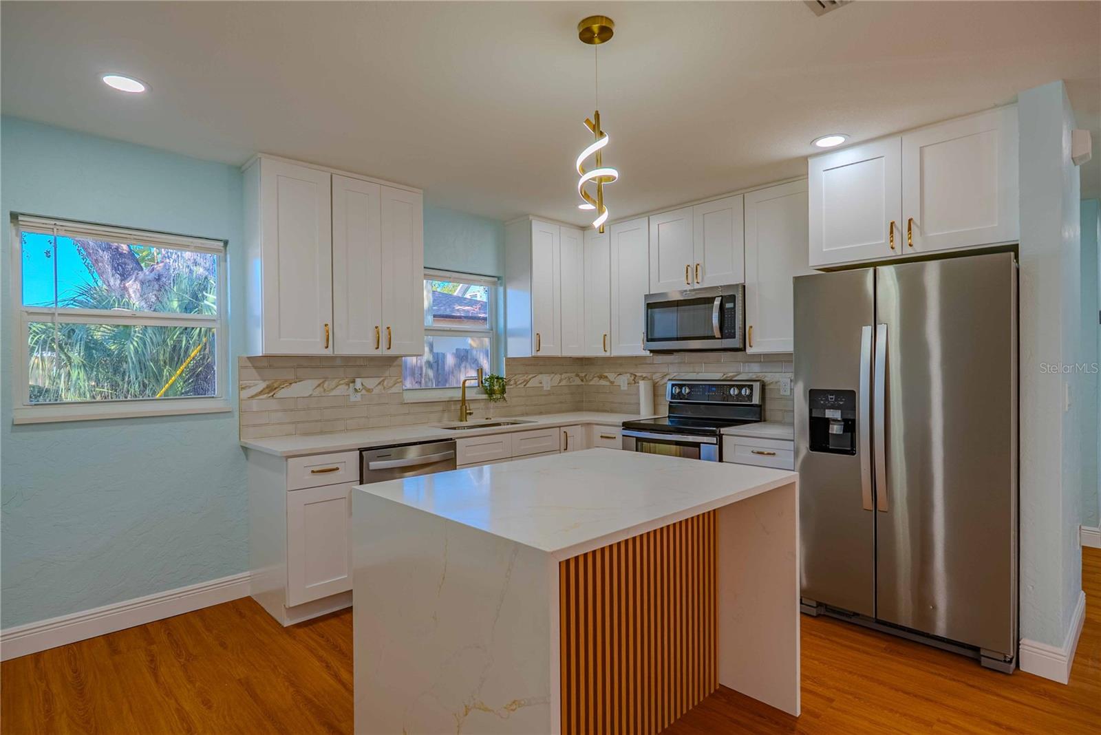 Image 9 of 38 For 1835 15th Avenue S