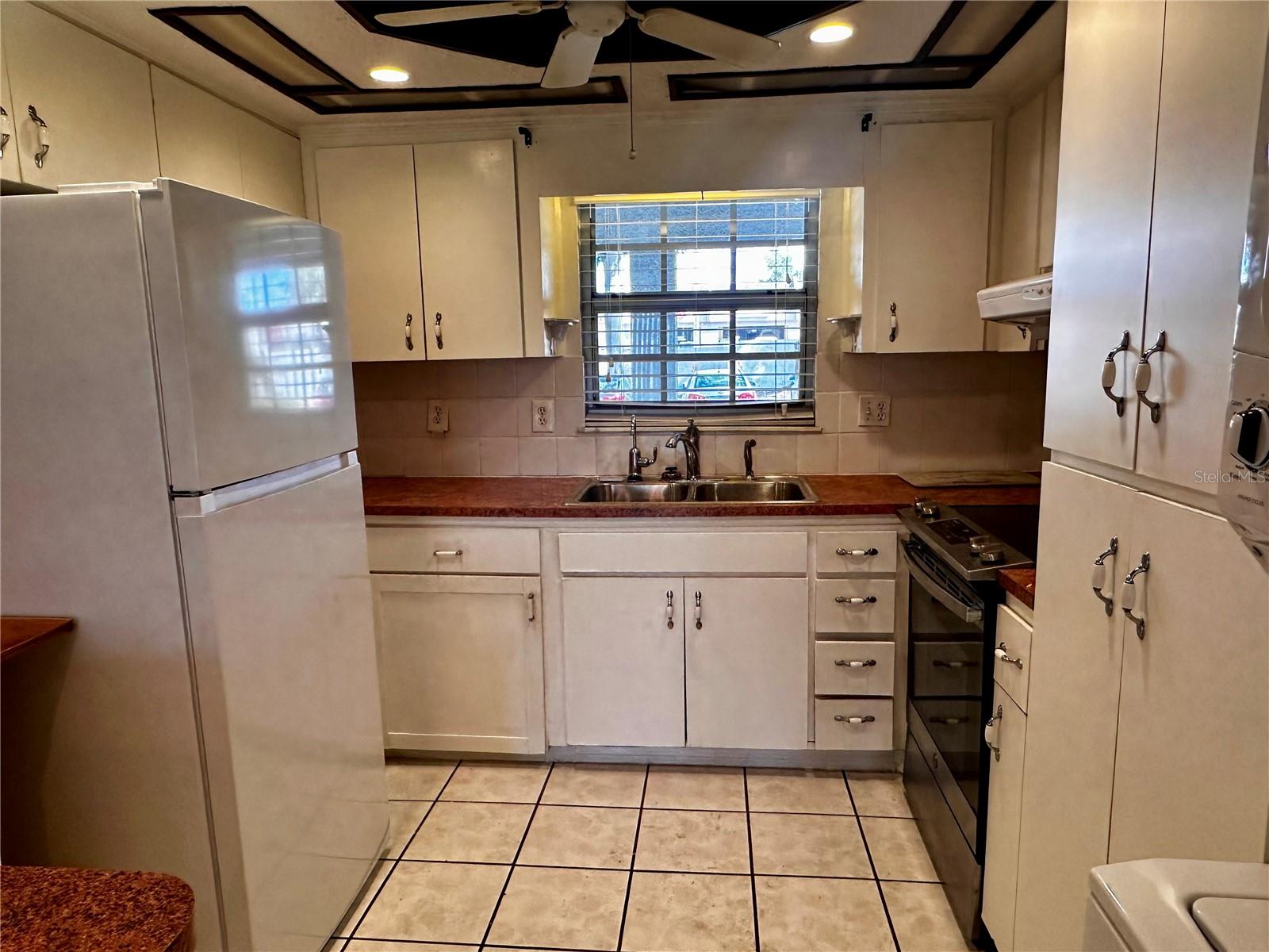 Image 10 of 19 For 122 Kings Avenue 101