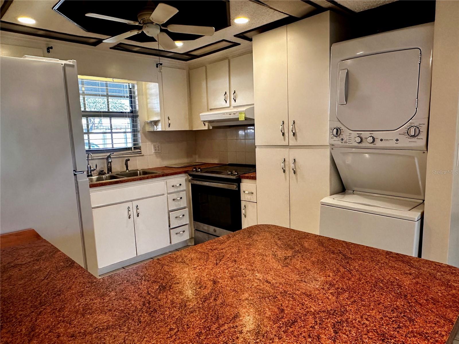 Image 11 of 19 For 122 Kings Avenue 101