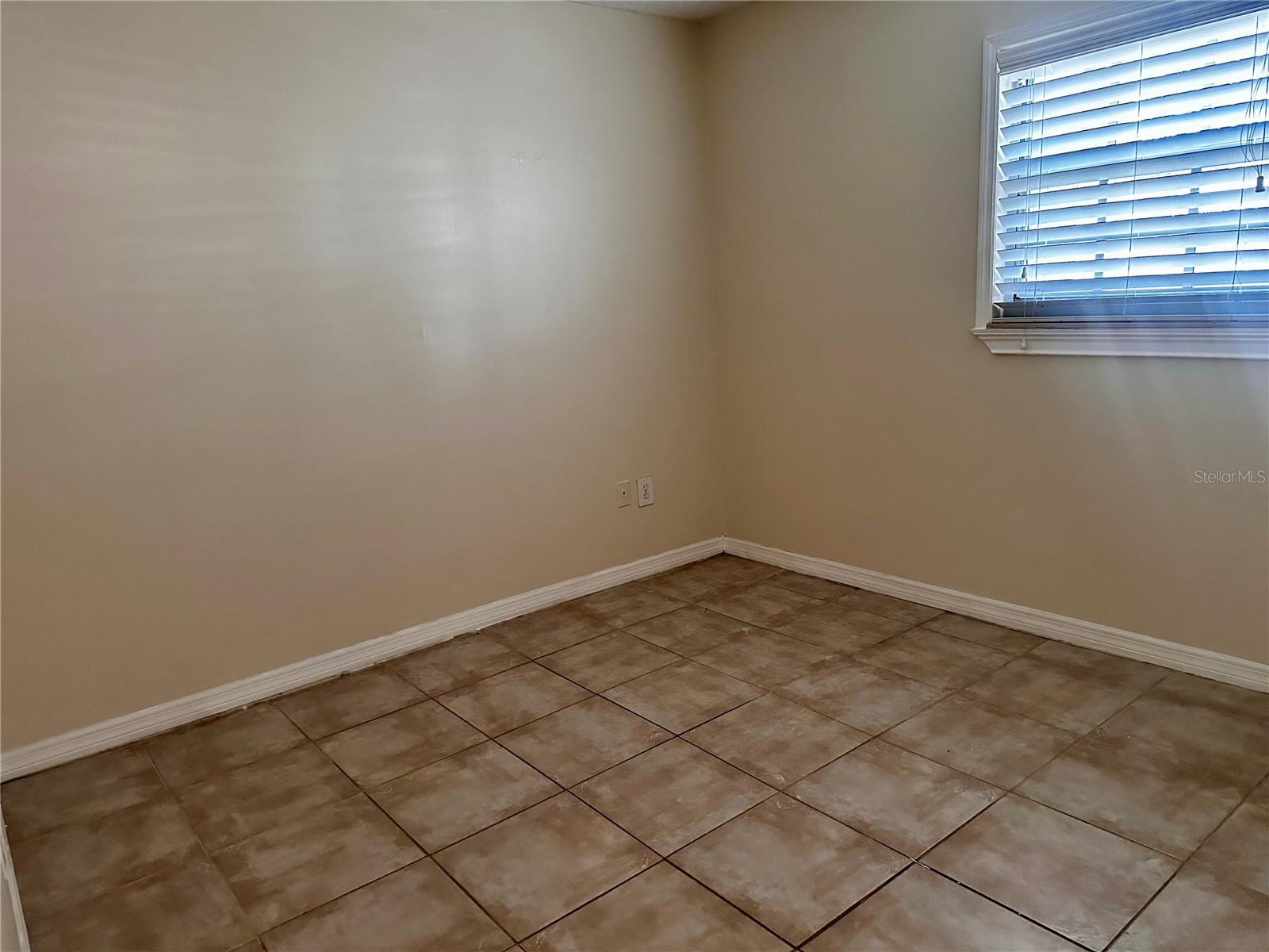 Image 19 of 19 For 122 Kings Avenue 101