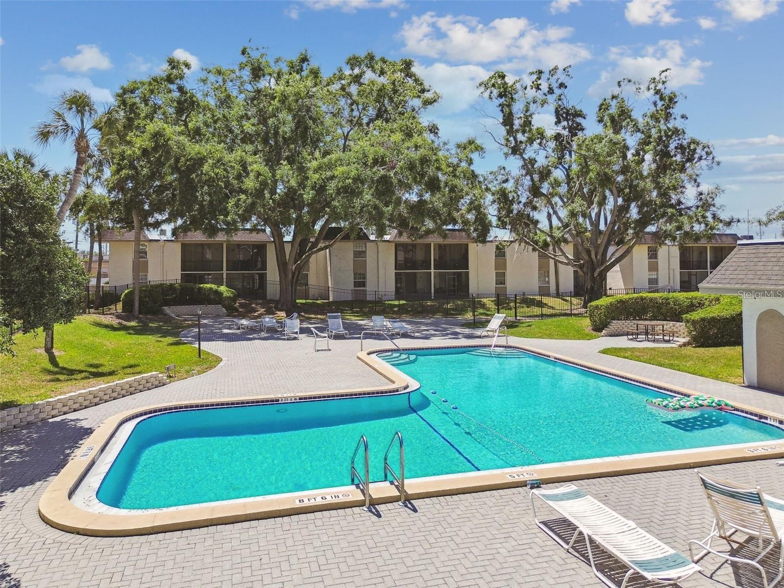 Image 2 of 19 For 122 Kings Avenue 101