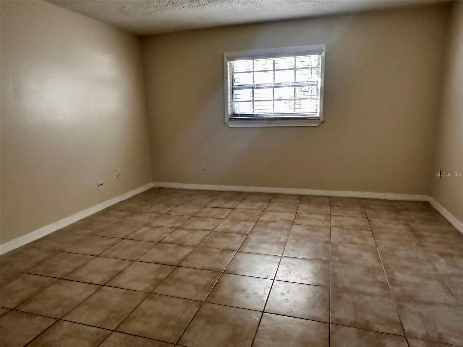 Image 21 of 23 For 122 Kings Avenue 101