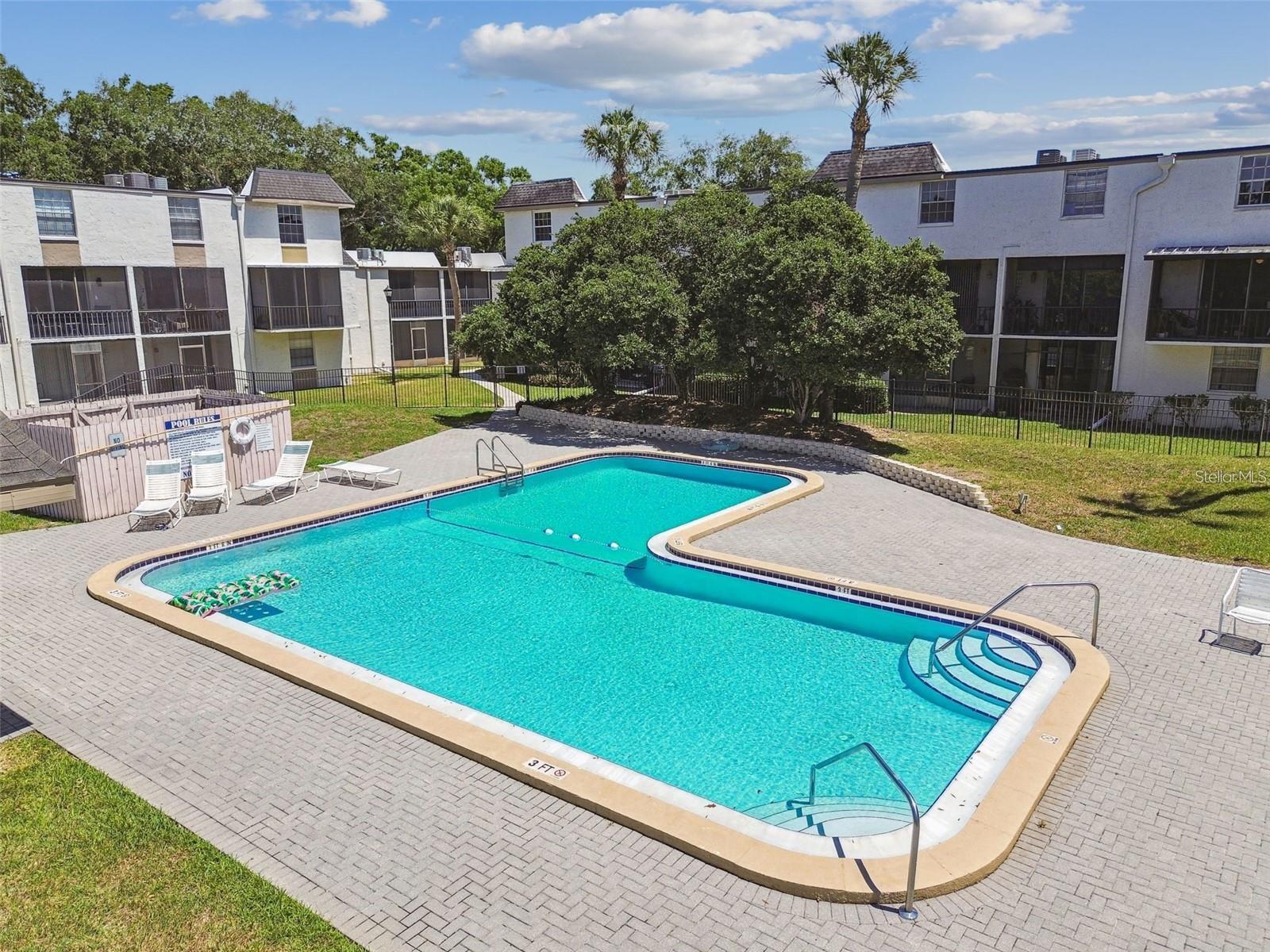 Image 4 of 19 For 122 Kings Avenue 101