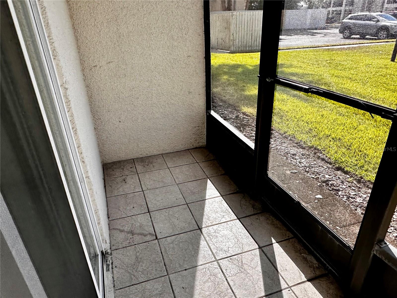 Image 8 of 19 For 122 Kings Avenue 101